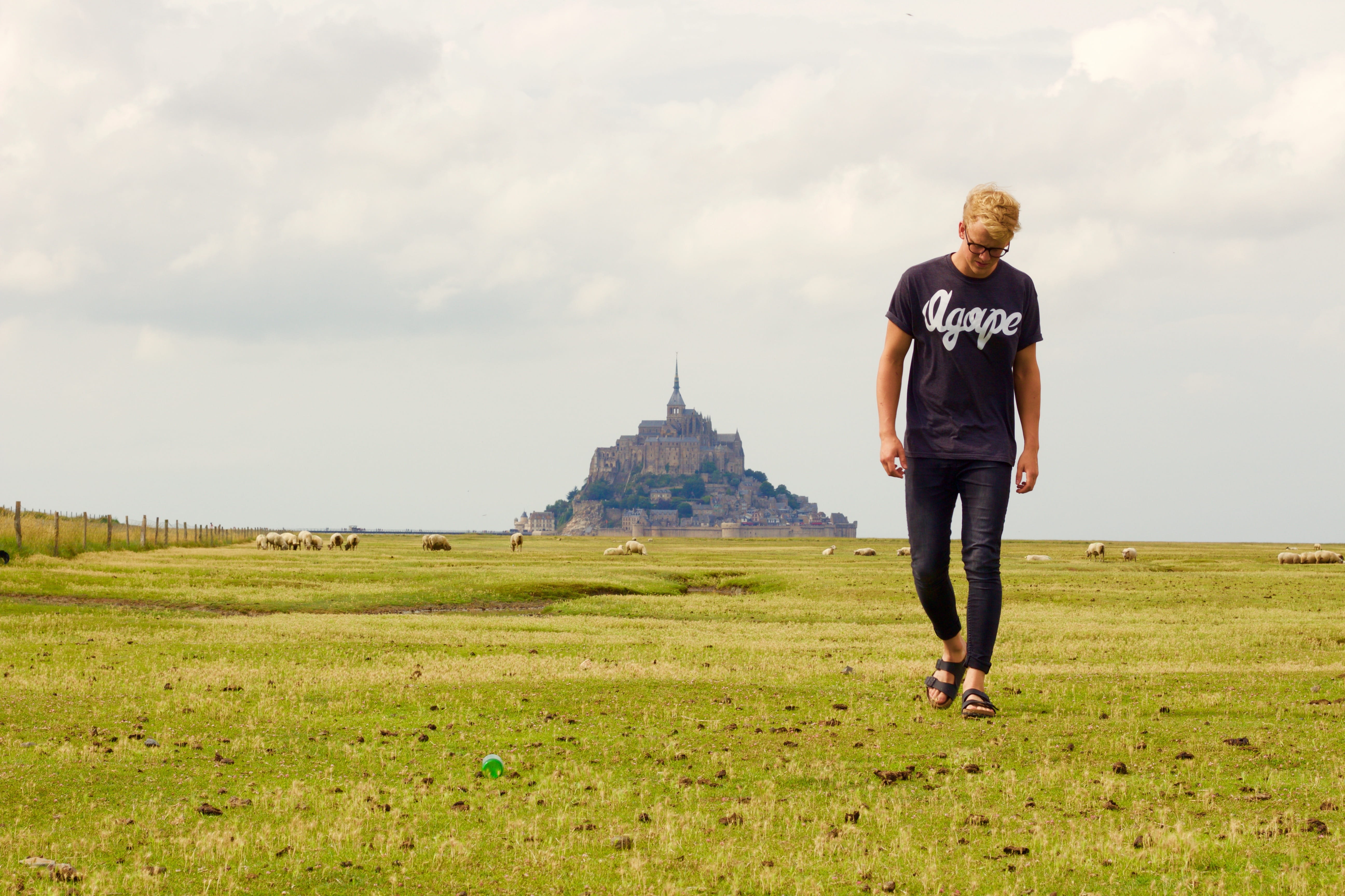 casual clothing, plant, b, one woman only, sky, path, full length, field, castle, green, nature, pants, cloud - sky, only women, caucasian Ethnicity, tourist, HD Wallpaper