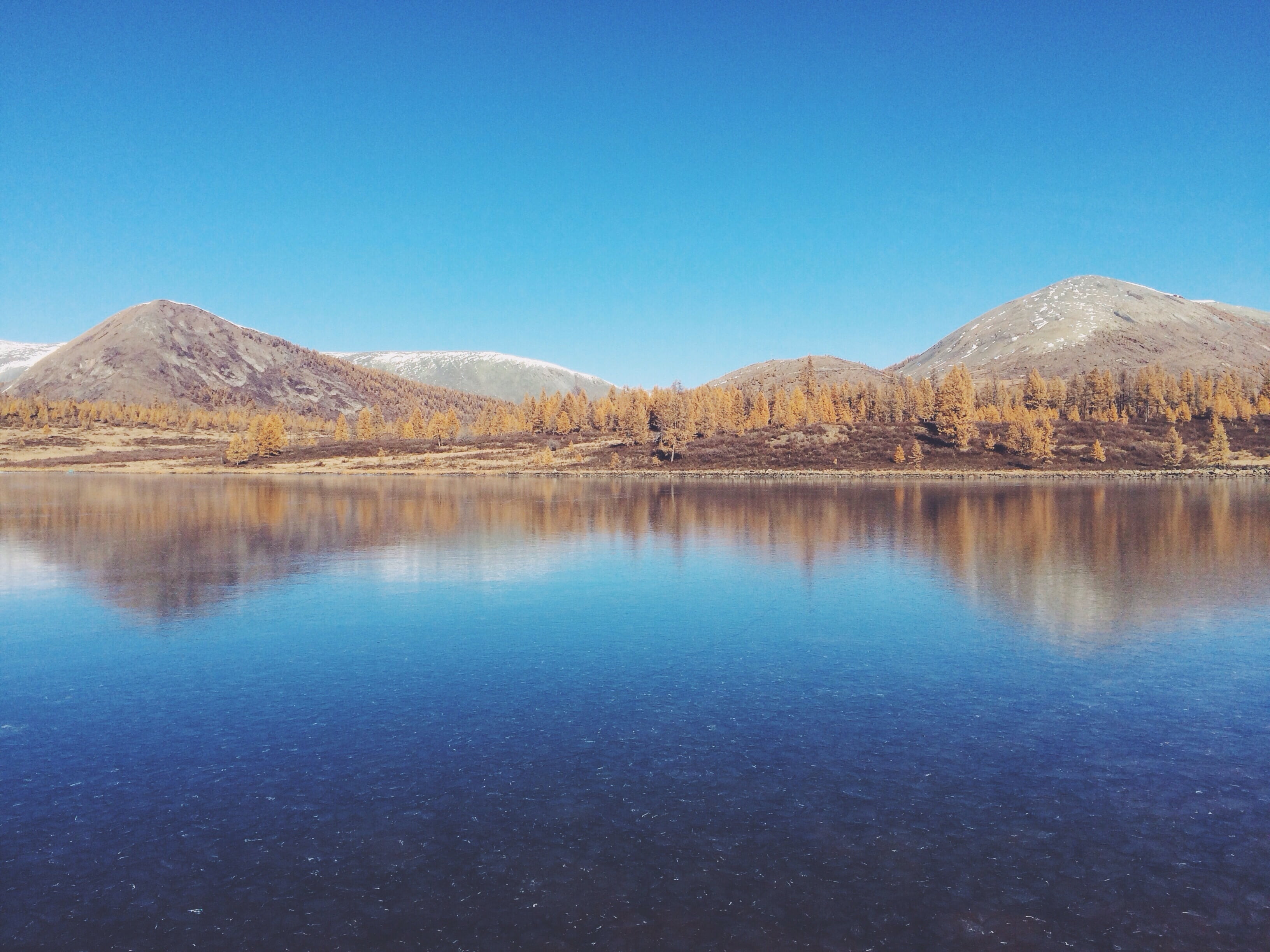non-urban scene, 2K, beauty in nature, mountains, no people, pond, tranquility, clear sky, water, scenics, copy space, mountain range, sea, blue, sky, HD Wallpaper