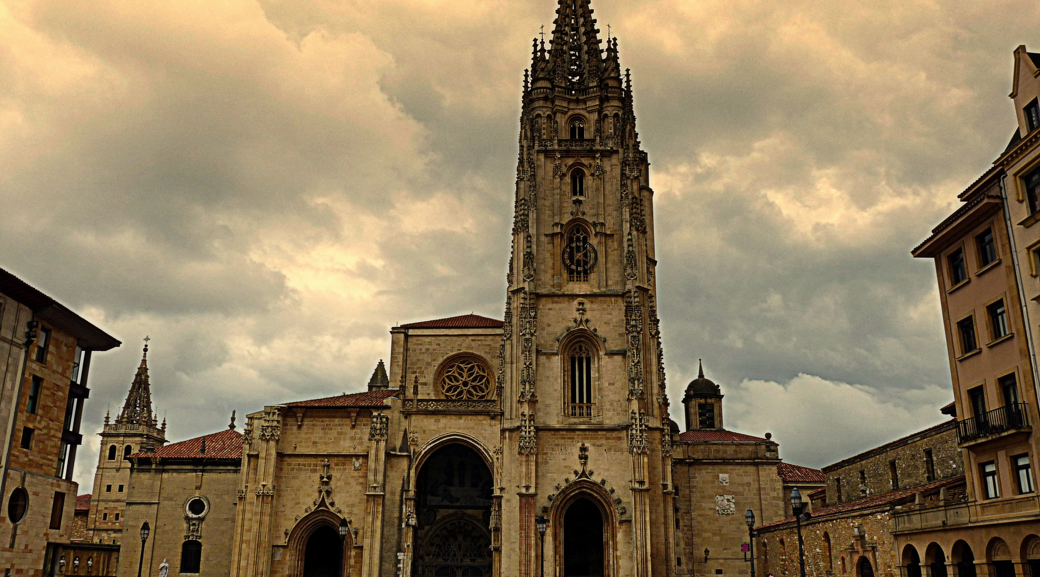 building, history, city, san, gotico, oviedo, nature, luciti, spirituality, architecture, en, asturias, travel destinations, de, outdoors, catedral, gray, HD Wallpaper