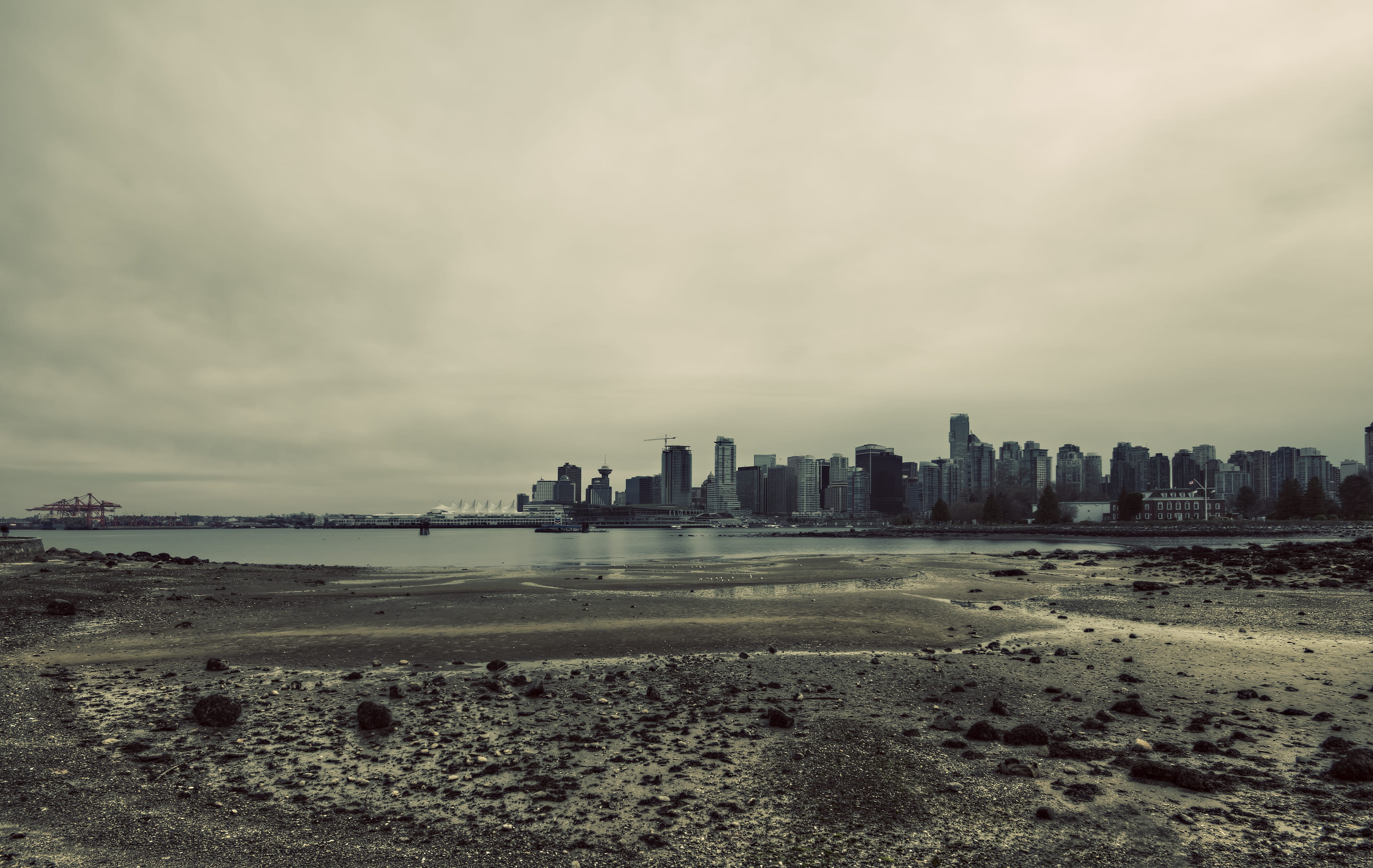 dirty, canada, urban, cityscape, sky, crane, office building exterior, building exterior, beach, stanley park, water, city, built structure, nature, cloud - sky, HD Wallpaper