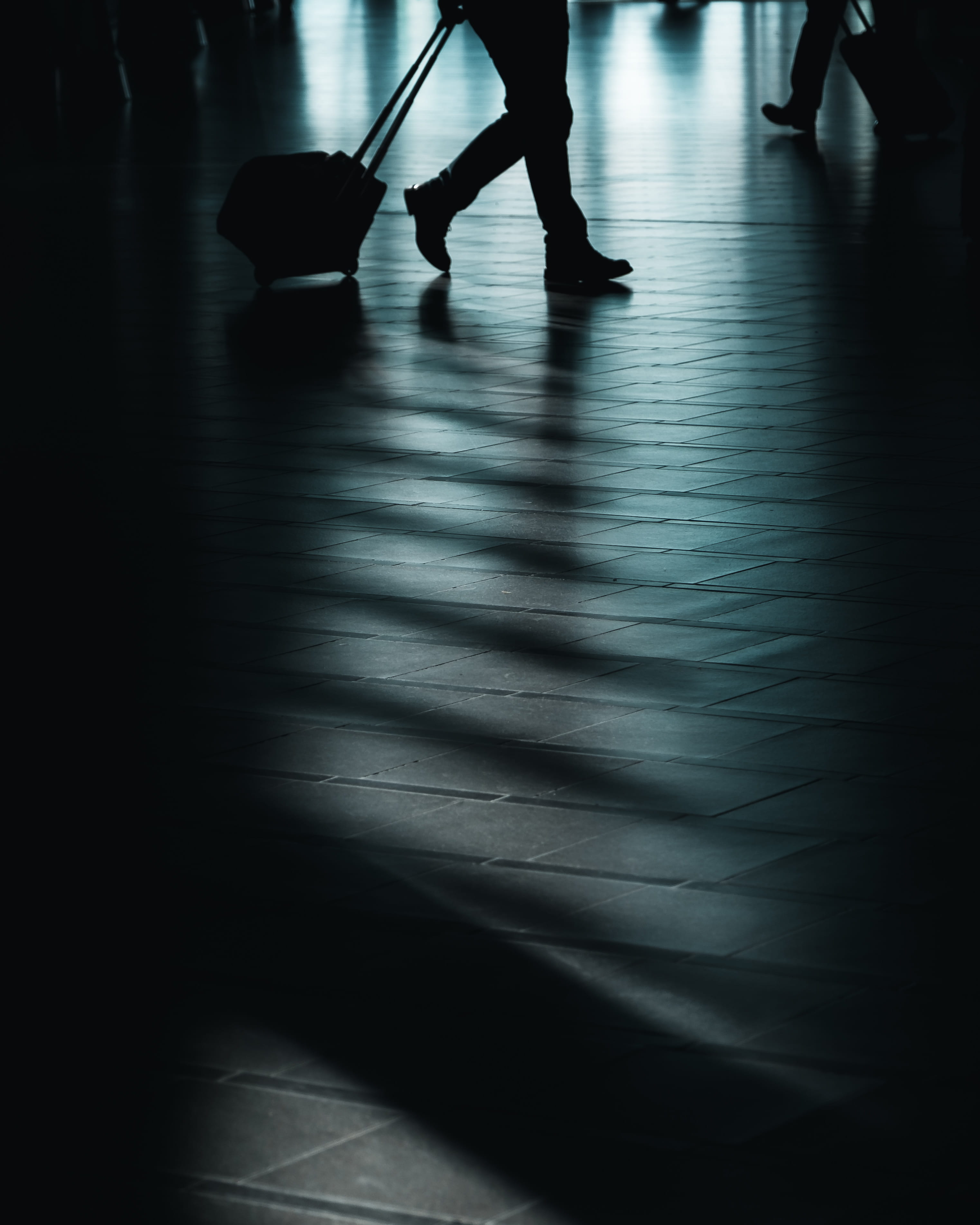 walk, body part, person, incidental people, silhouette, street photography, light, human leg, motion, blurred motion, men, walking, indoors, man, amsterdam, Phone HD Wallpaper