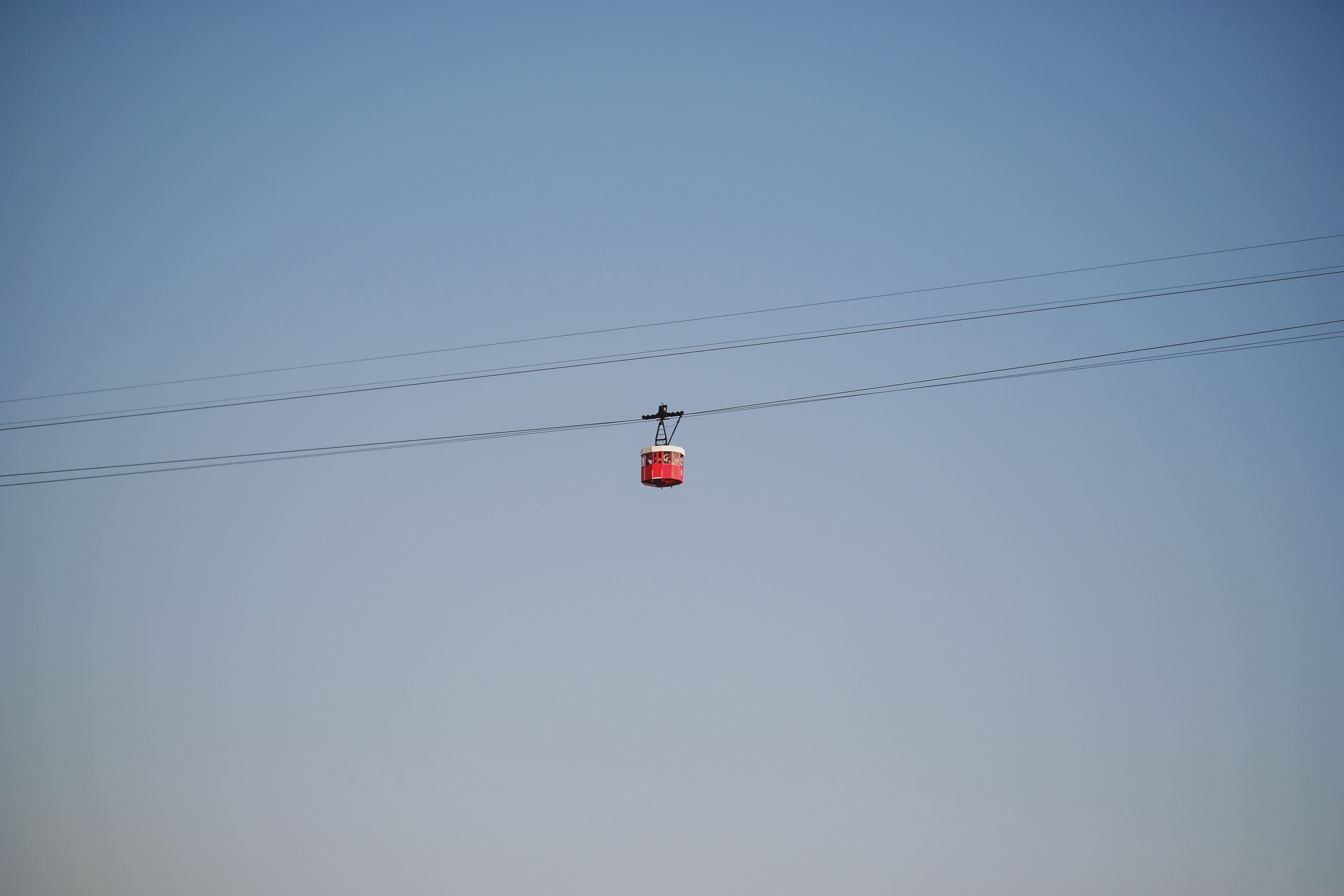 air, 5K, transportation, connection, technology, power line, copy space, day, outdoors, spain, red light, minimal, blue, overhead cable car, electricity, HD Wallpaper