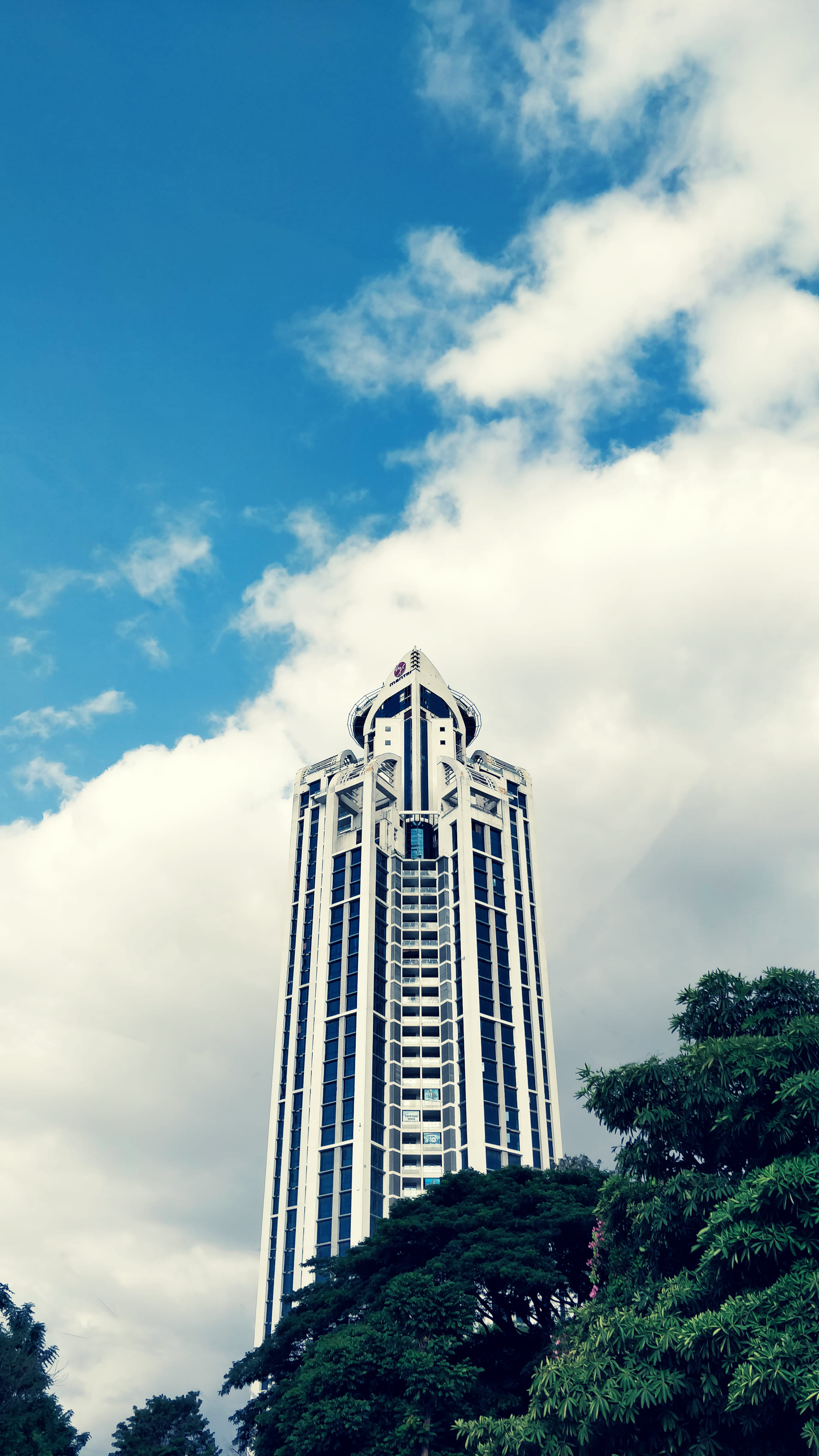 4K, cloud - sky, plant, high, travel, nature, tall, belief, structure, outdoors, tree, travel destinations, apartments, modern, sky, bengaluru, shotononeplus, Phone HD Wallpaper