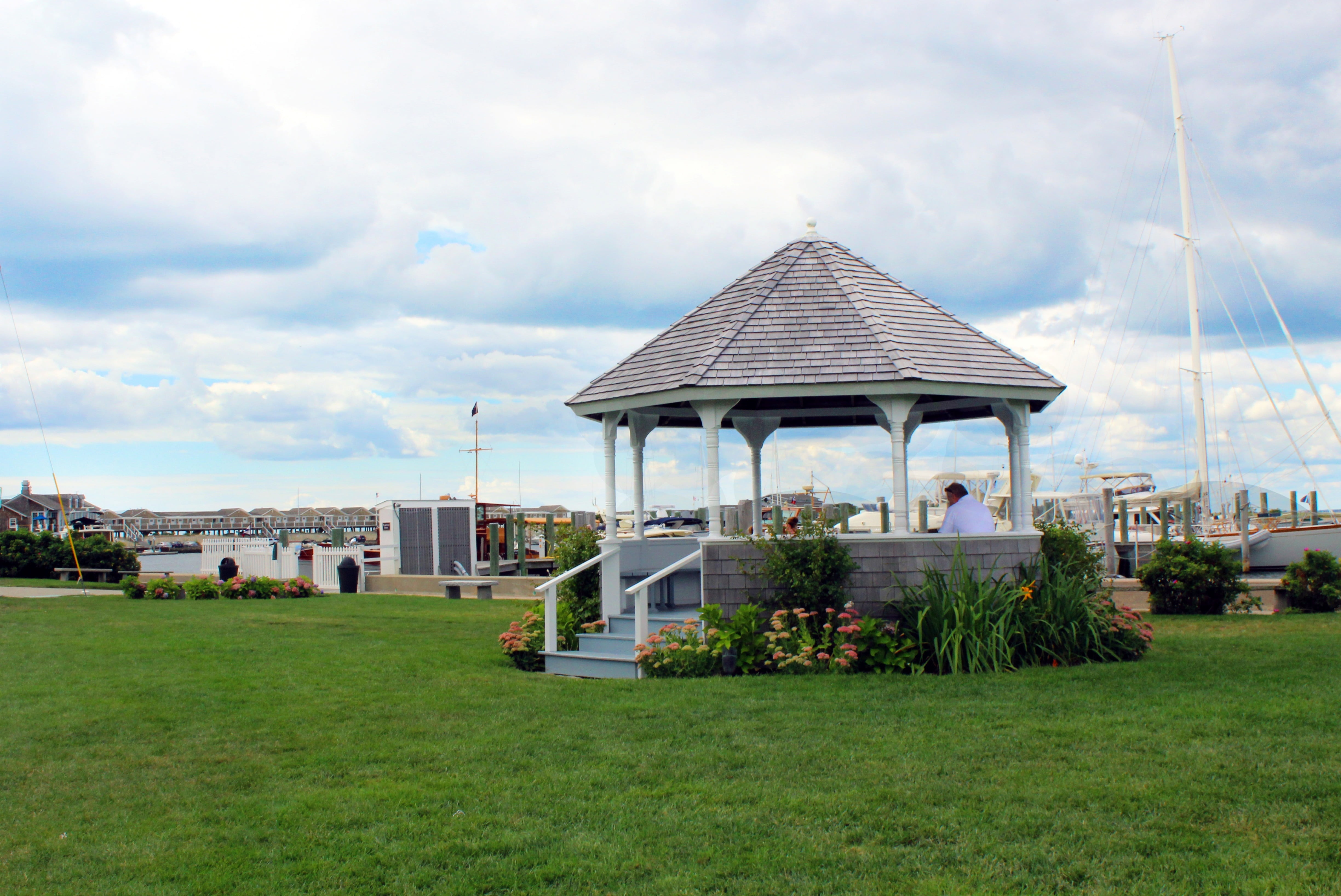land, built structure, city, gazebo, day, lawn, cloud - sky, incidental people, grey, sky, building exterior, blue, westerly, nature, clouds, 4K, grass, HD Wallpaper