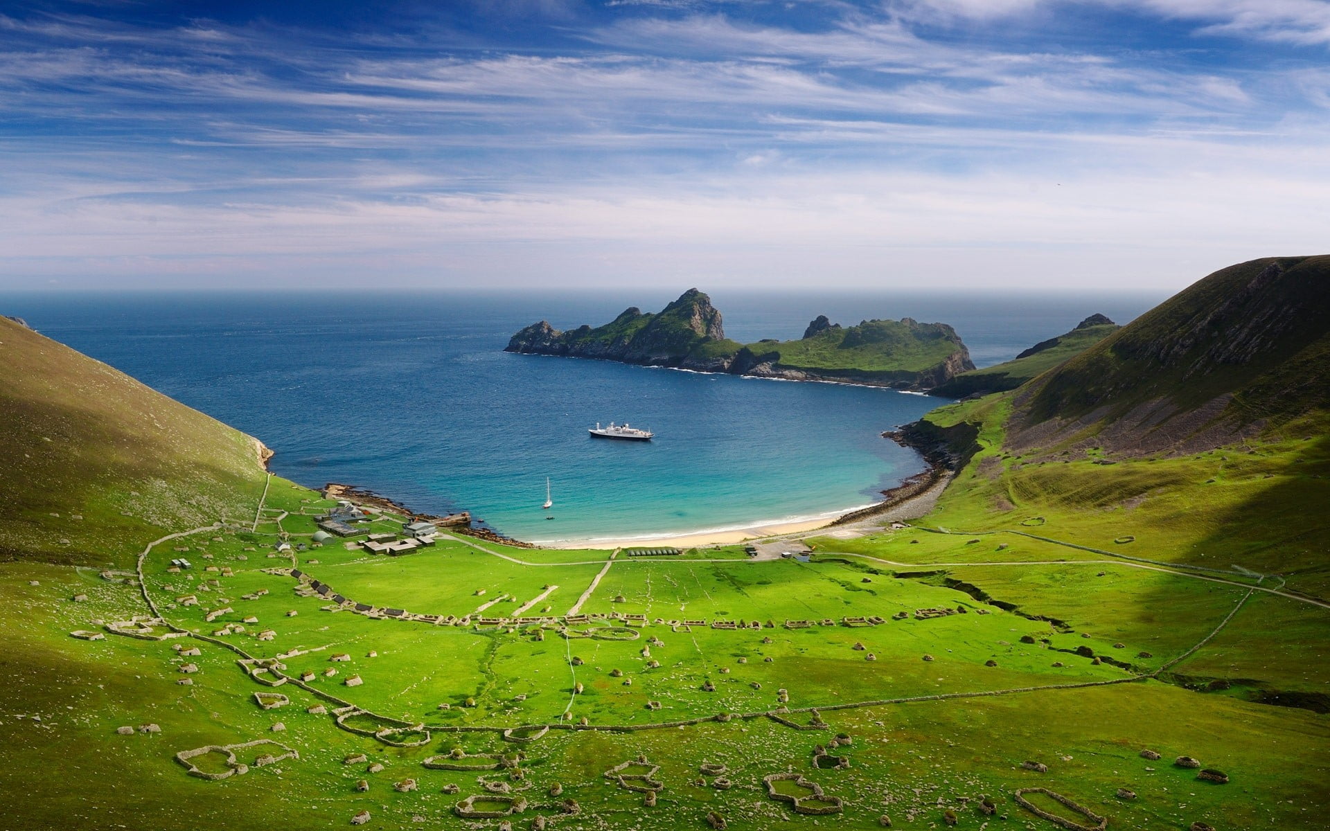 sea, outdoors, horizon over water, tranquility, green, beach, water, 1080P, UK, cruise ship, peninsula, blue, plant, land, green color, Scotland, field, HD Wallpaper