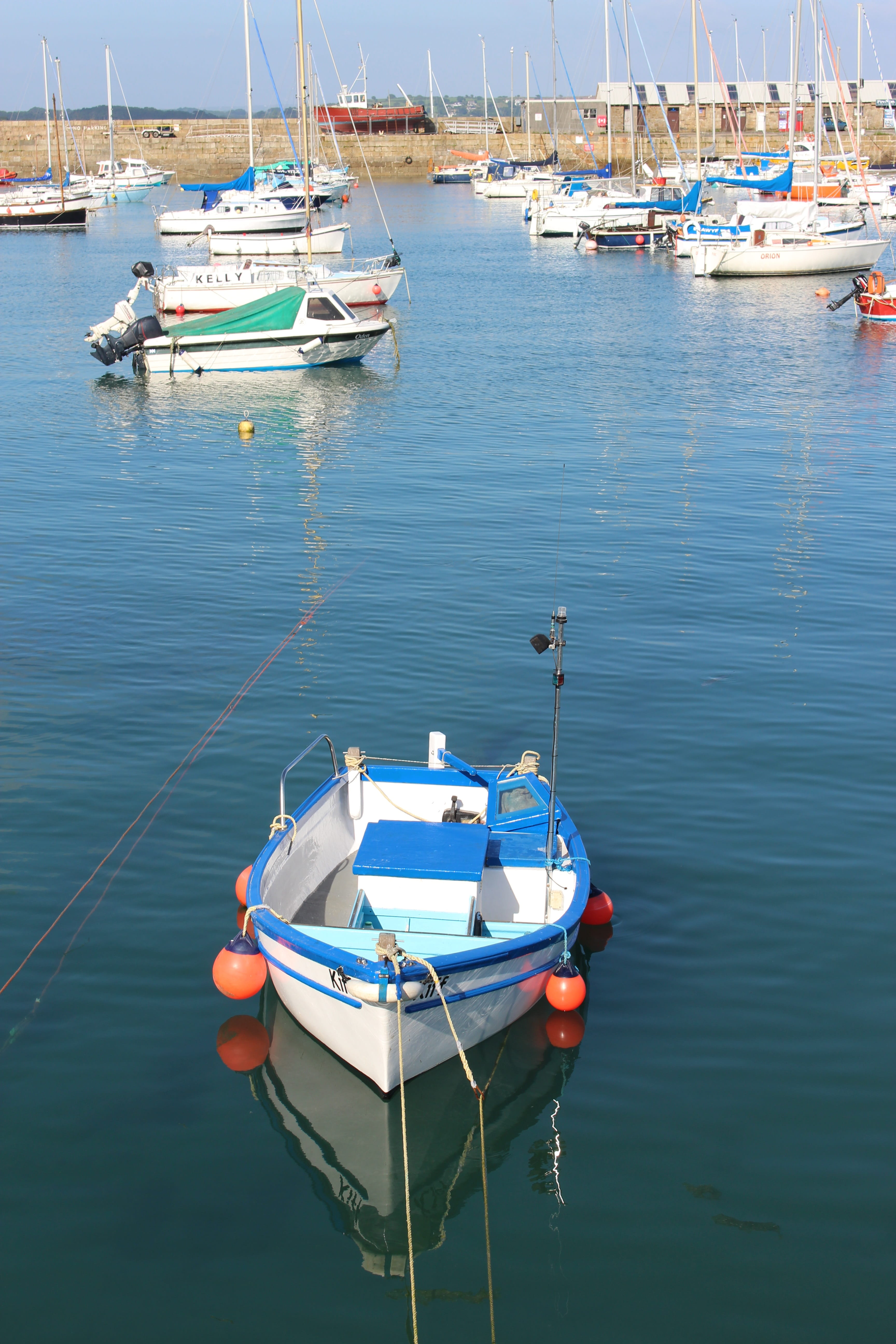 sea, nautical vessel, reflection, transportation, 5K, anchored, water, fishing industry, mode of transportation, mast, harbor, blue, outdoors, harbour, Phone HD Wallpaper