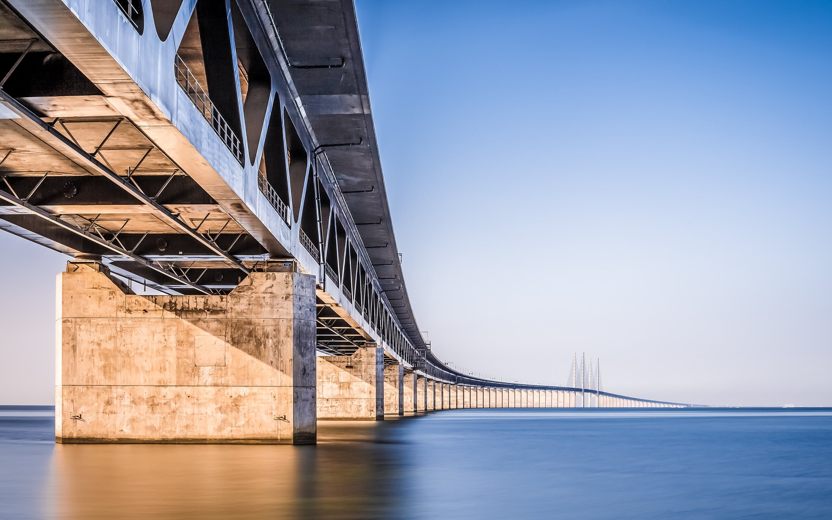 suspension bridge, 2K, nature, no people, bridge, transportation, sky, water, outdoors, bridge - man made structure, Oresund Bridge, travel, city, river, HD Wallpaper