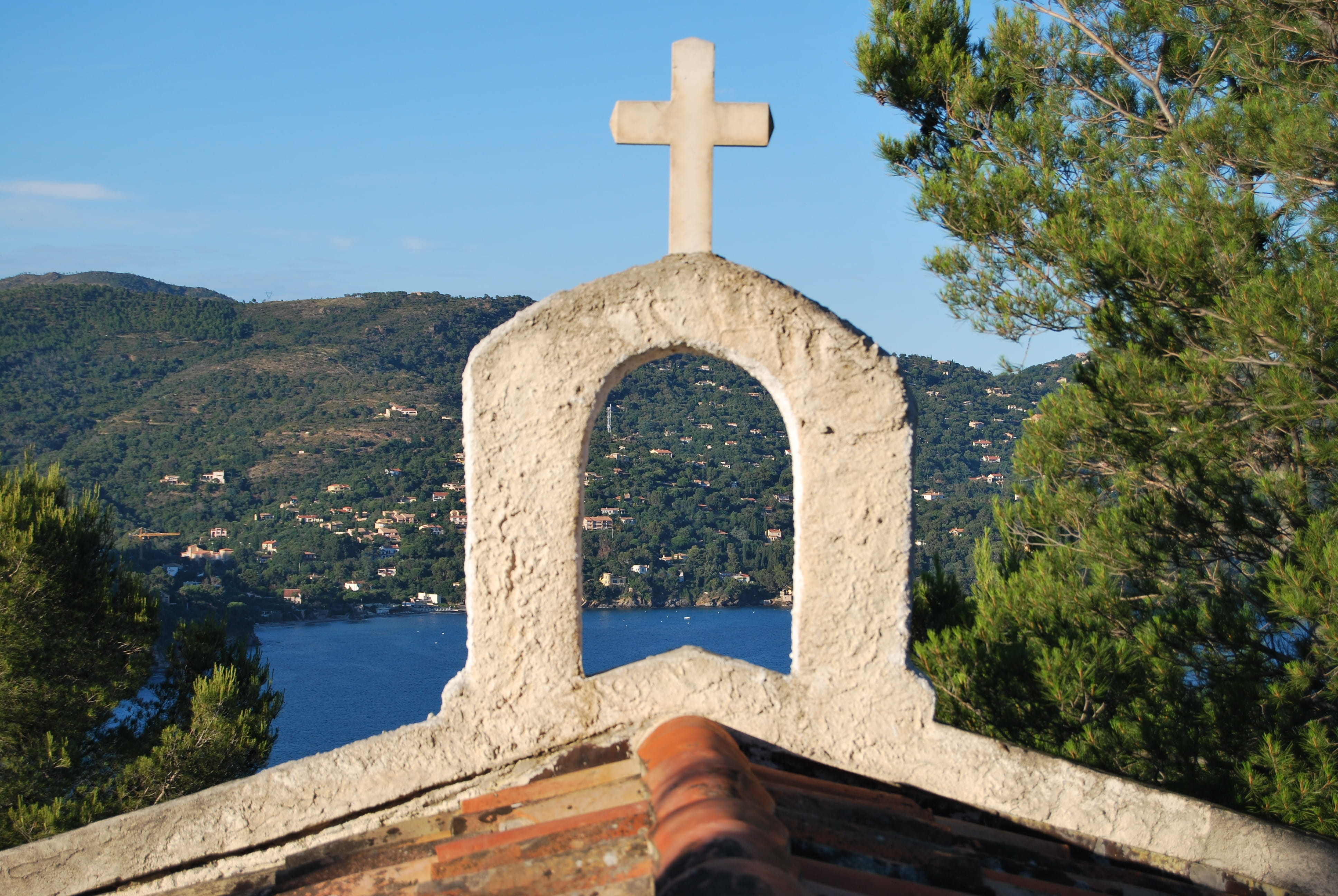 sea, Sea, plant, Panorama, spirituality, symbol, cemetery, old, cross Shape, building, Cross, religion, côte dazur, history, tree, view, Church, architecture, HD Wallpaper
