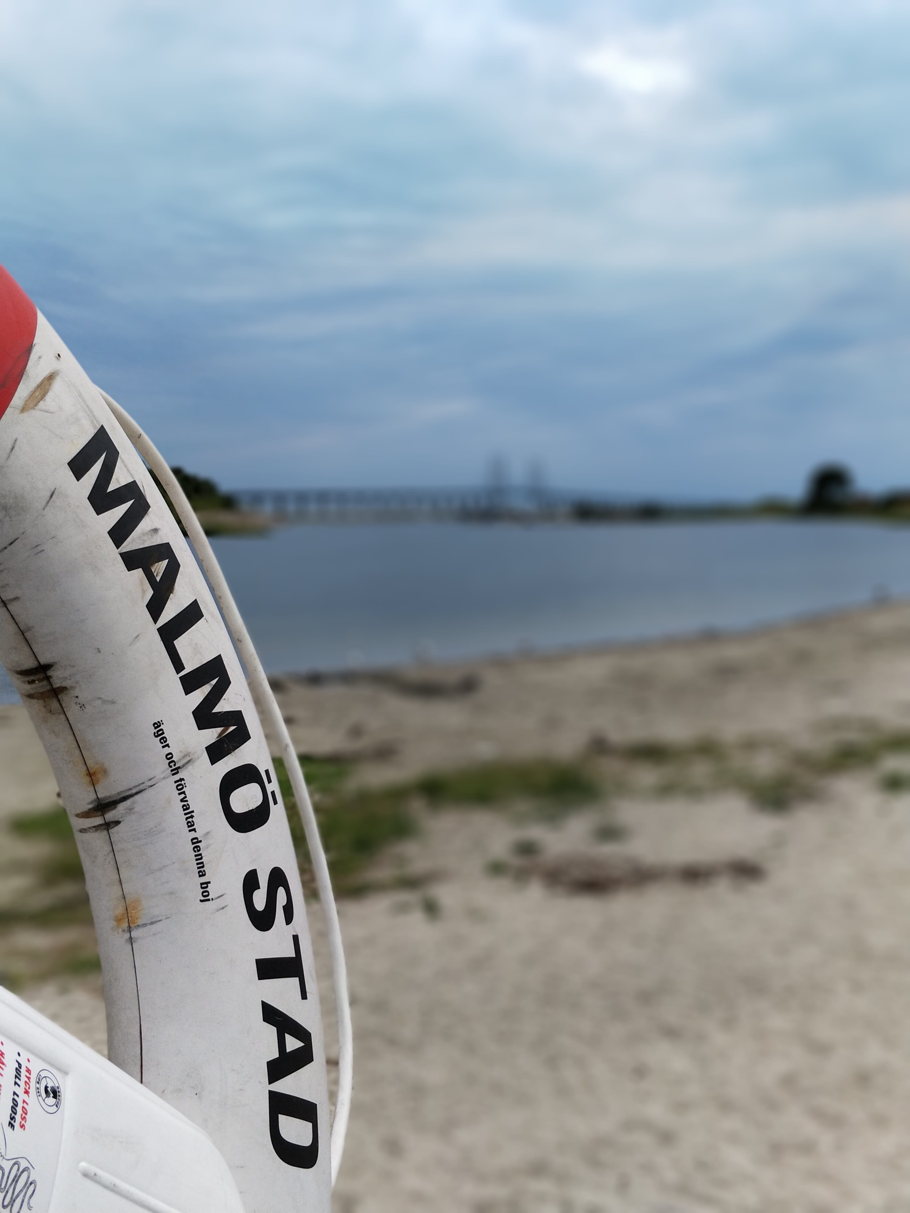 day, 4K, western script, outdoors, nature, focus on foreground, sea, water, malmö, beach, close-up, no people, communication, text, lifebelt, öresund, Phone HD Wallpaper