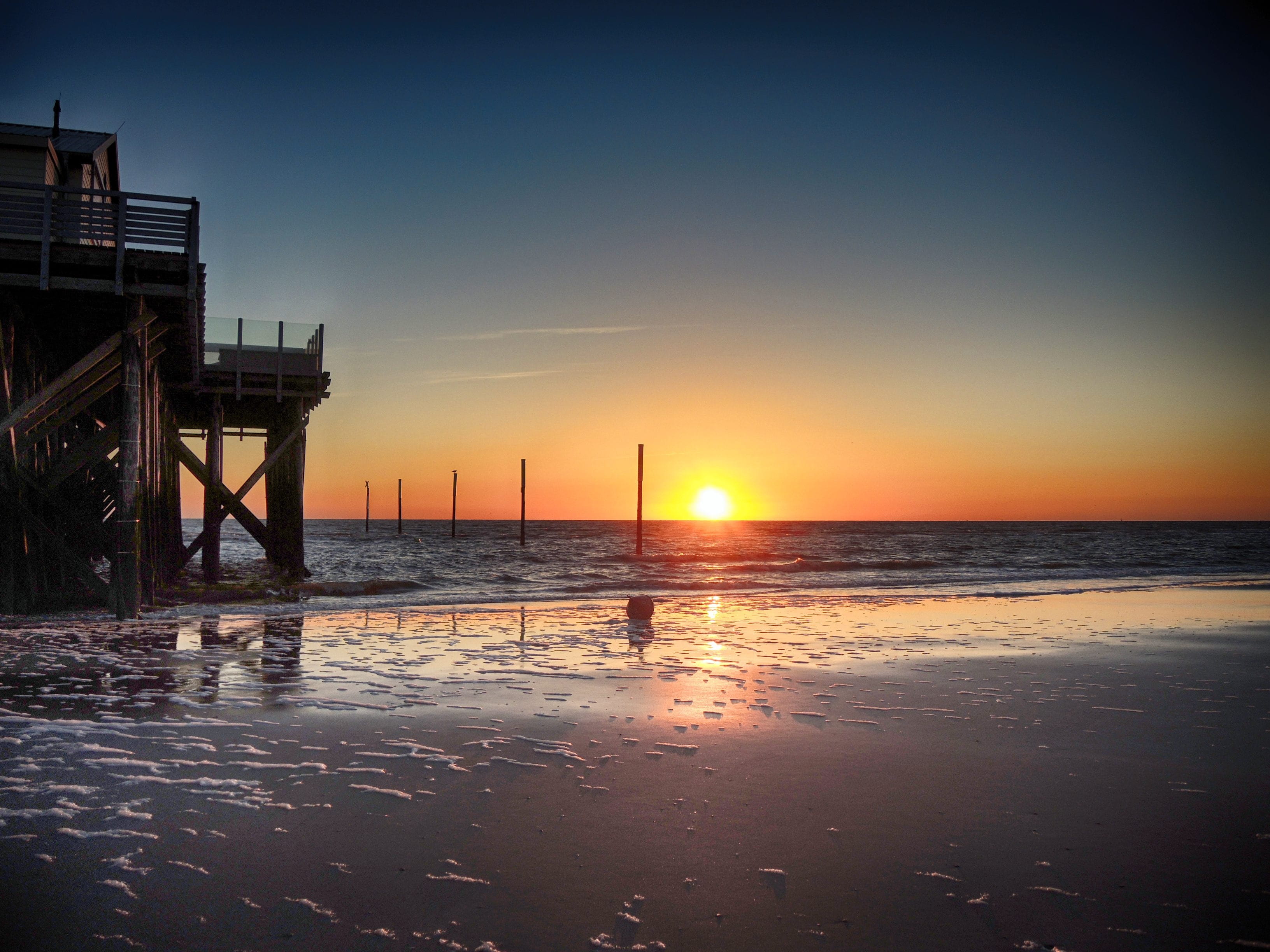 horizon, orange color, water, scenics - nature, sun, sea, lifeguard hut, tranquility, beauty in nature, 2K, beach, horizon over water, st peter-ording, HD Wallpaper