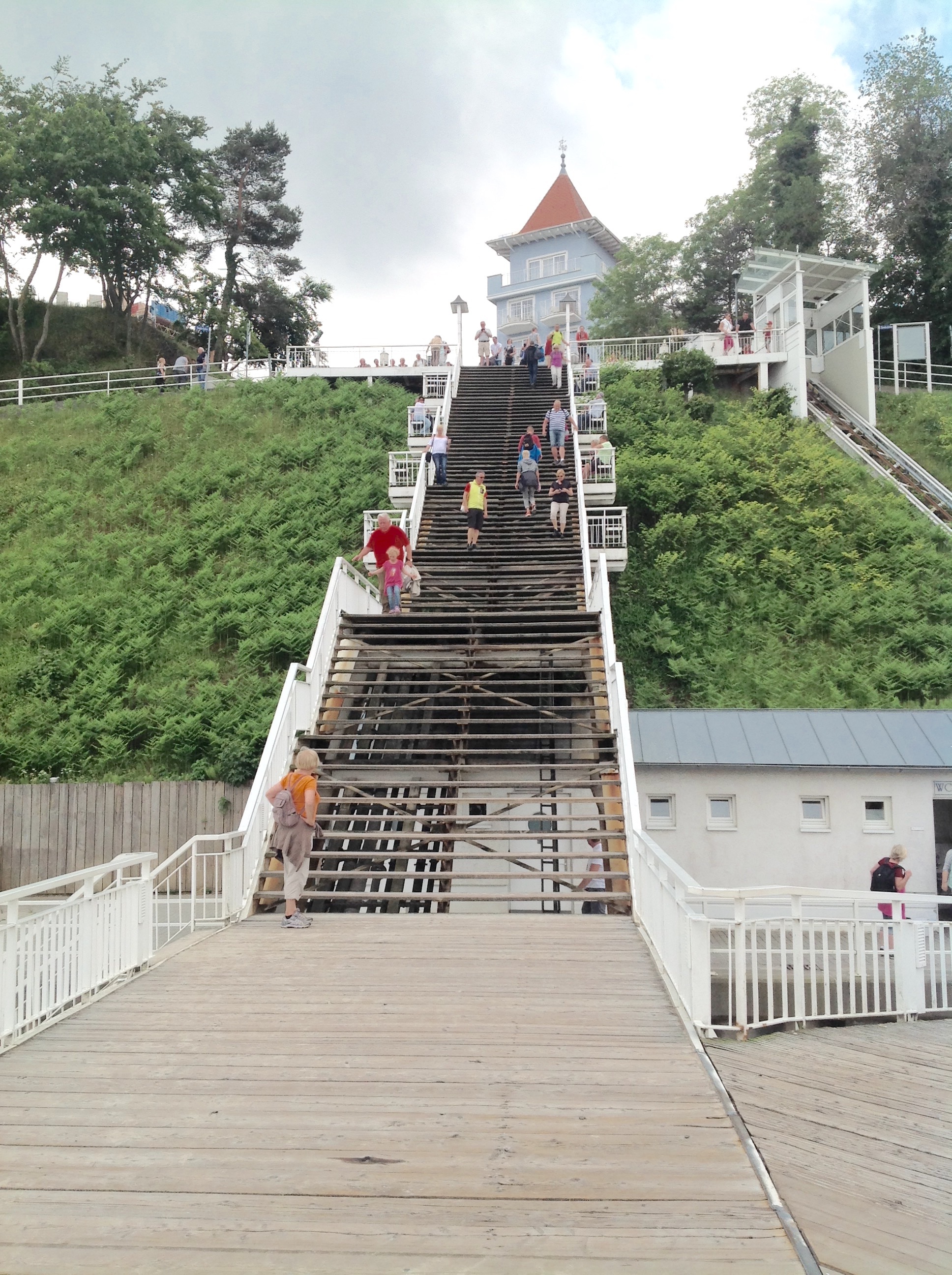 travel destinations, day, top, outdoors, footbridge, binz, coast, rügen island, travel, head, belief, beach, staircase, architecture, rügen, building exterior, Phone HD Wallpaper