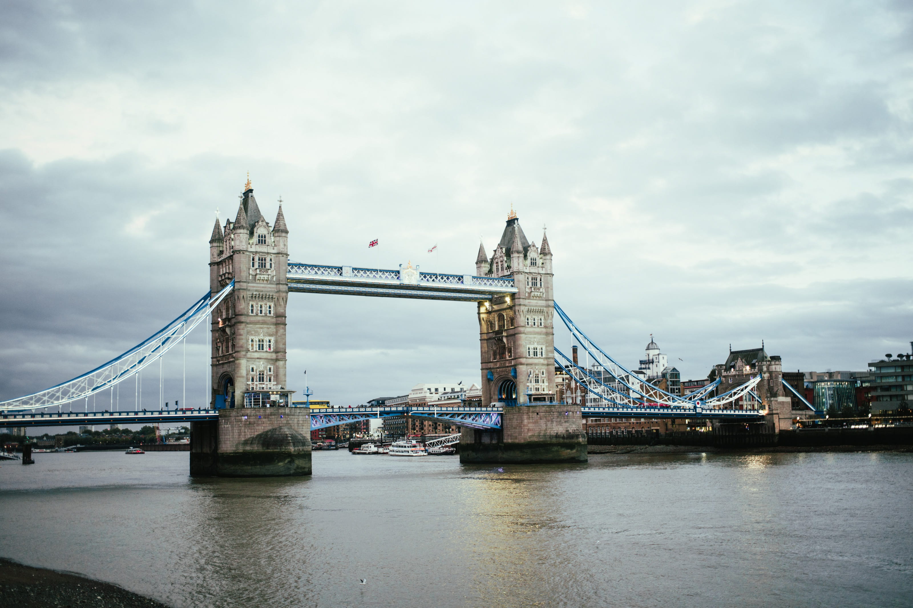 cloud - sky, illuminated, drawbridge, bridge, built structure, bridge - man made structure, water, landmark, england, monument, tower, outdoors, skyline, HD Wallpaper