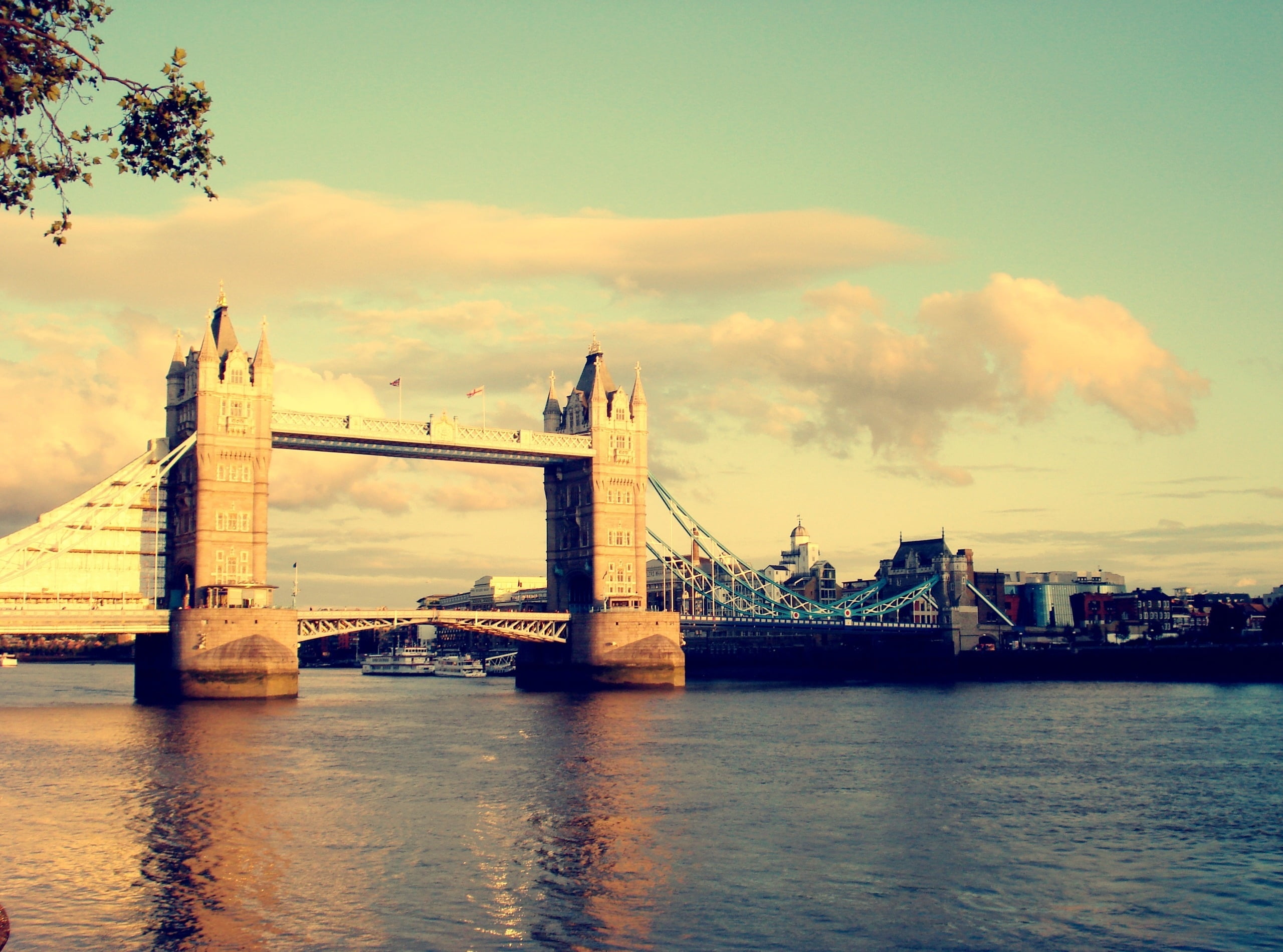travel Destinations, famous Place, thames River, europe, united kingdom, city Life, cloud - Sky, thames, blue, building Exterior, 2K, urban Skyline, travel, HD Wallpaper