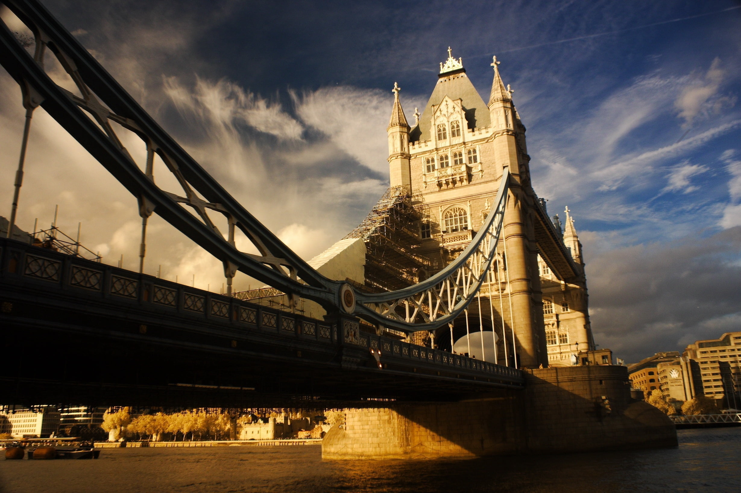 bridge - Man Made Structure, british Culture, built Structure, drawbridge, urban Skyline, twilight, capital Cities, water, architecture, no people, illuminated, HD Wallpaper