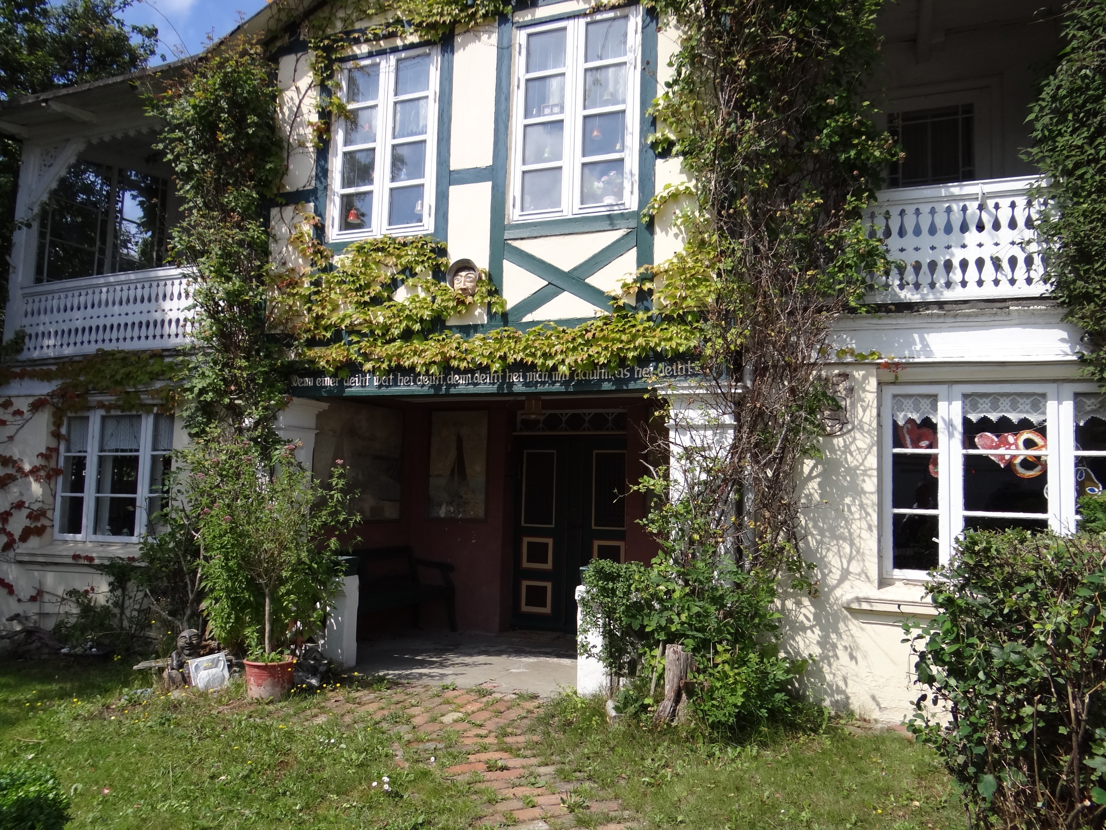 house, plant, glass - material, entrance, built structure, building exterior, fachwerkhaus, rügen, green color, architecture, no people, ivy, germany, residential district, HD Wallpaper