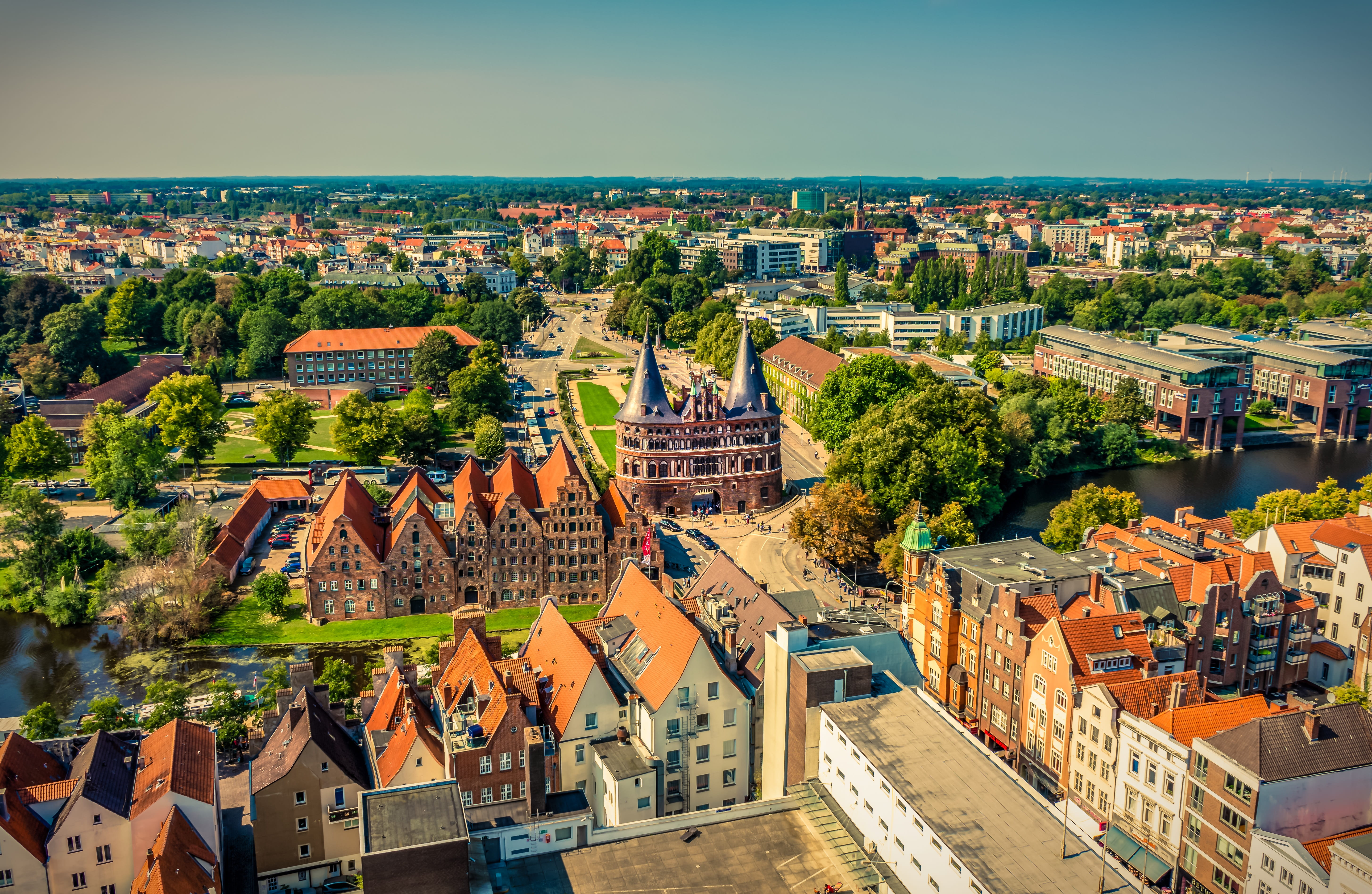 places of interest, travel destinations, building exterior, no people, plant, outdoors, history, historically, high angle view, holsten gate, cityscape, HD Wallpaper
