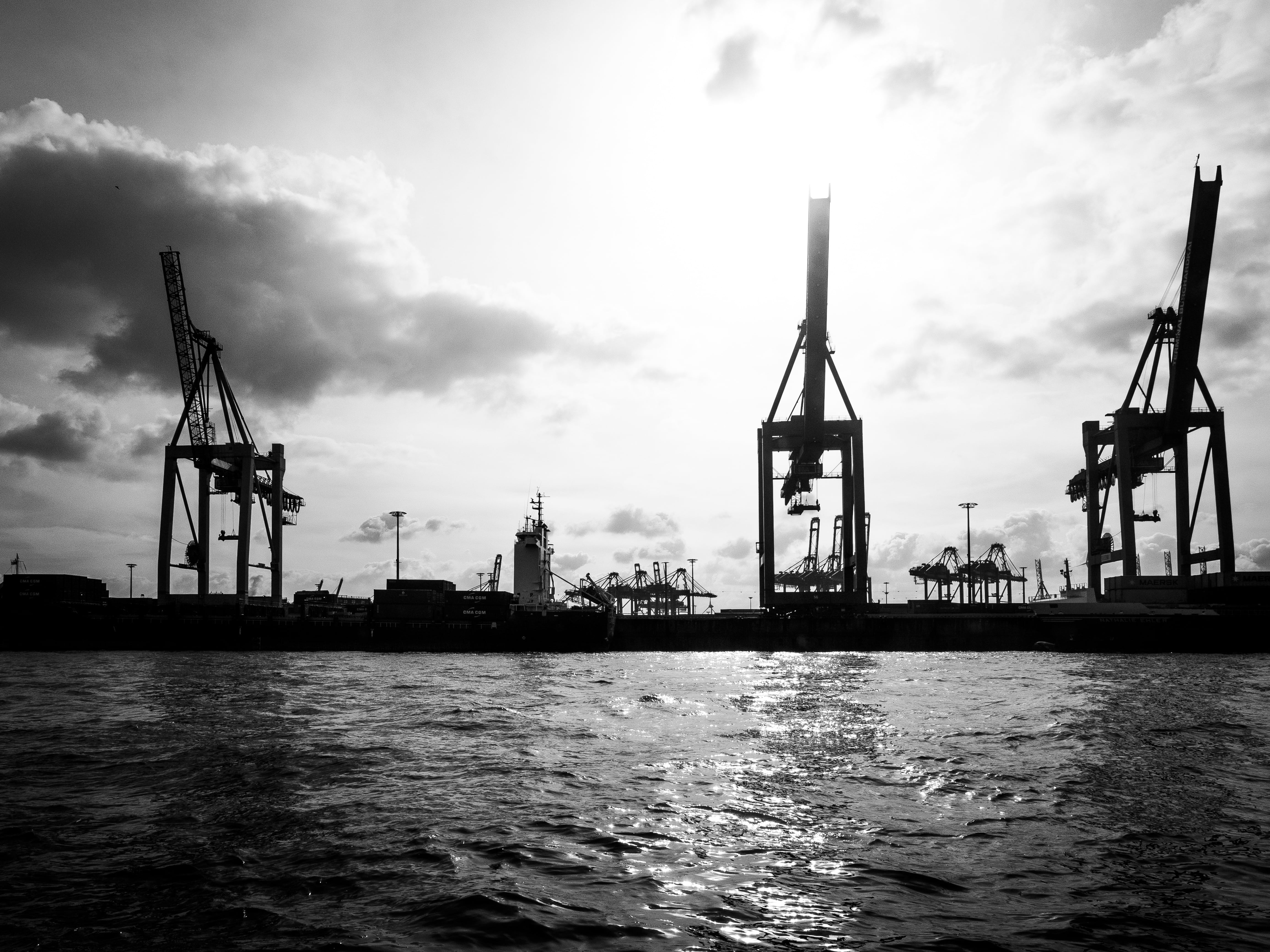 industry, photograph, export, transportation, pier, wave, outdoors, maritime, clouds, crane - Construction Machinery, architecture, ship, hamburg, shipyard, HD Wallpaper