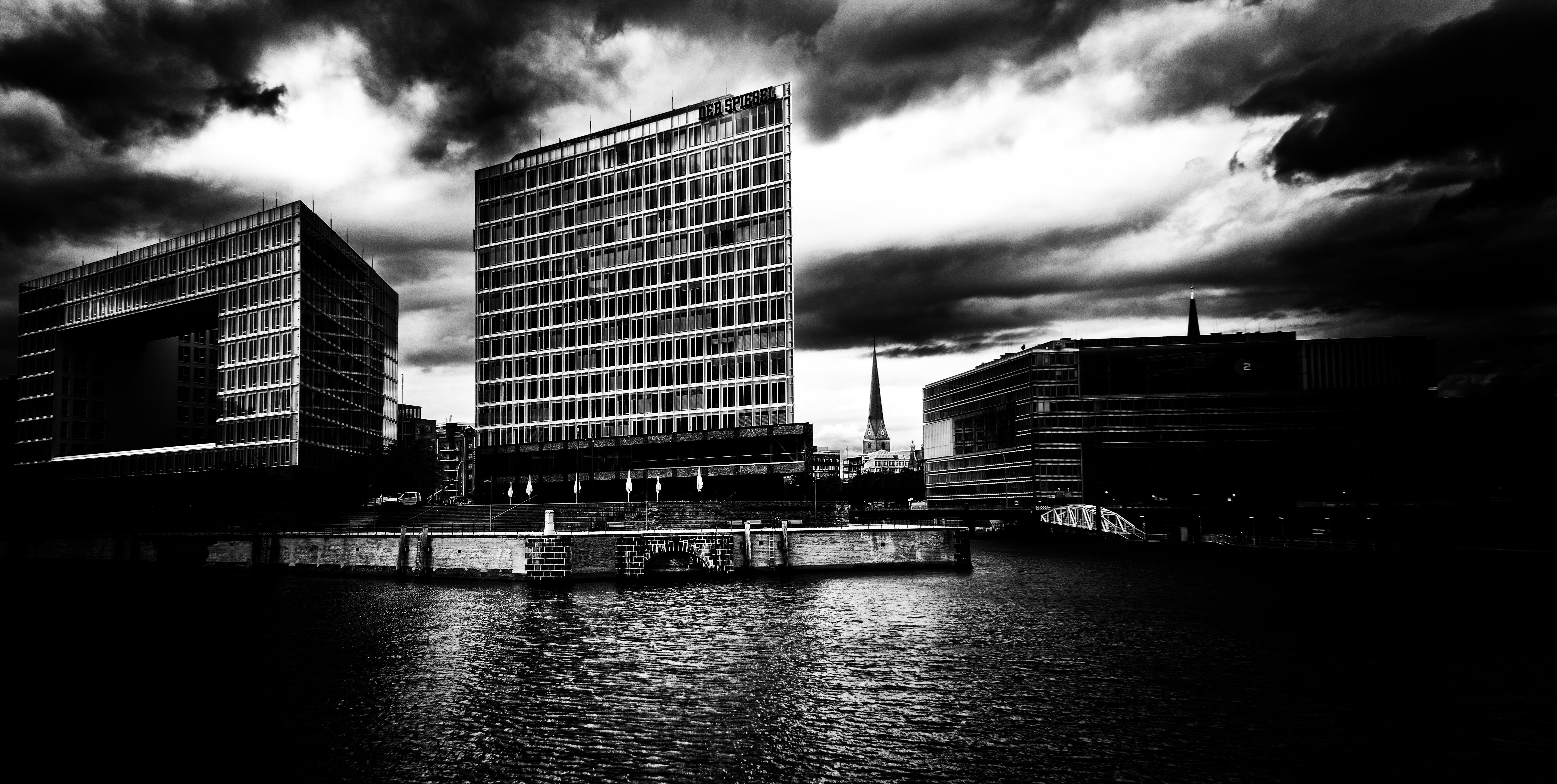 reflection, office building exterior, atmosphere, 5K, office, facade, river, sky, building Exterior, city, mirror glass, overcast, water, lake, mirroring, HD Wallpaper