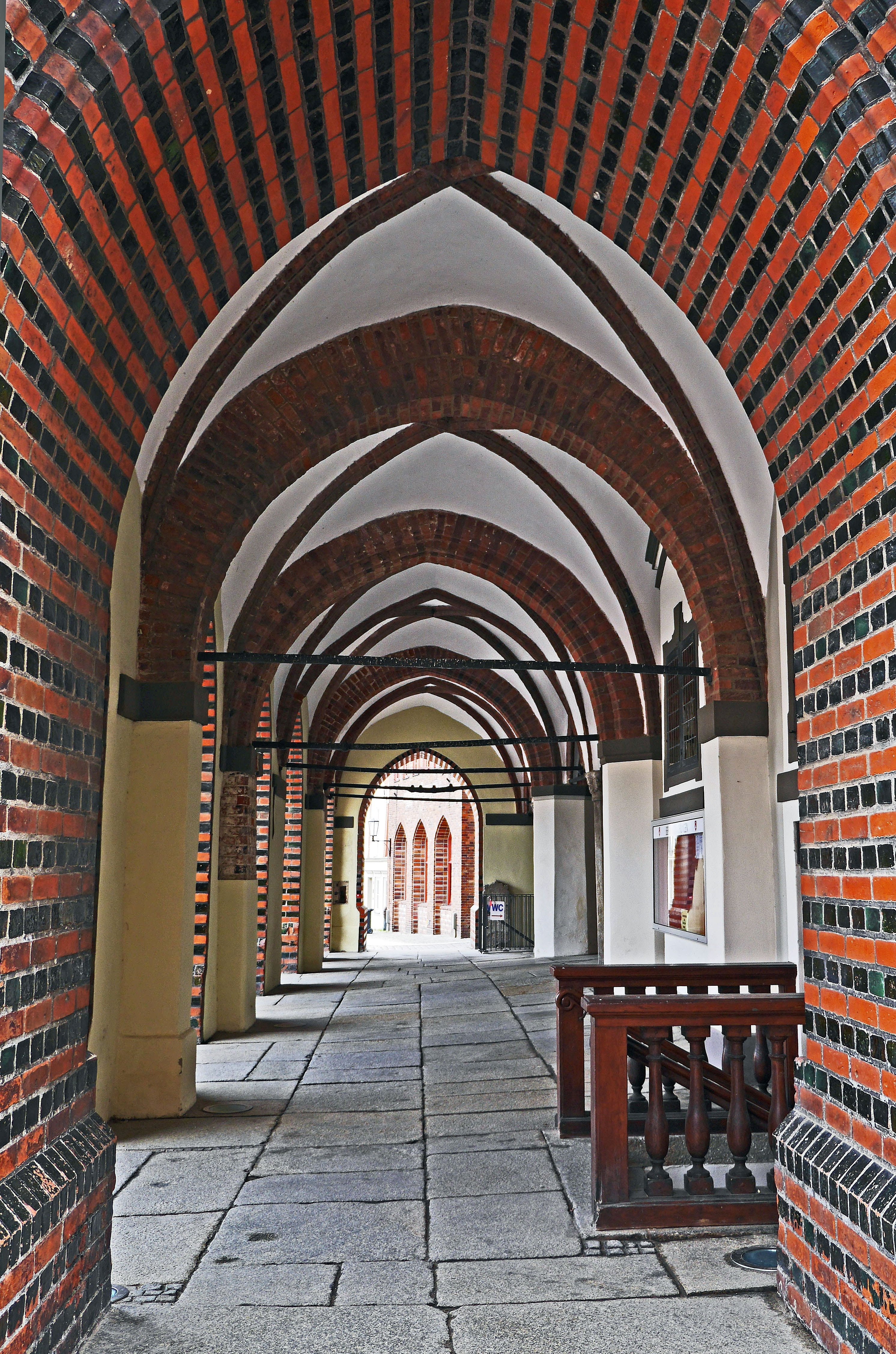 no people, the past, 4K, arcade, built structure, building, corridor, history, town hall, diminishing perspective, indoors, repetition, pattern, hanseatic league, Phone HD Wallpaper
