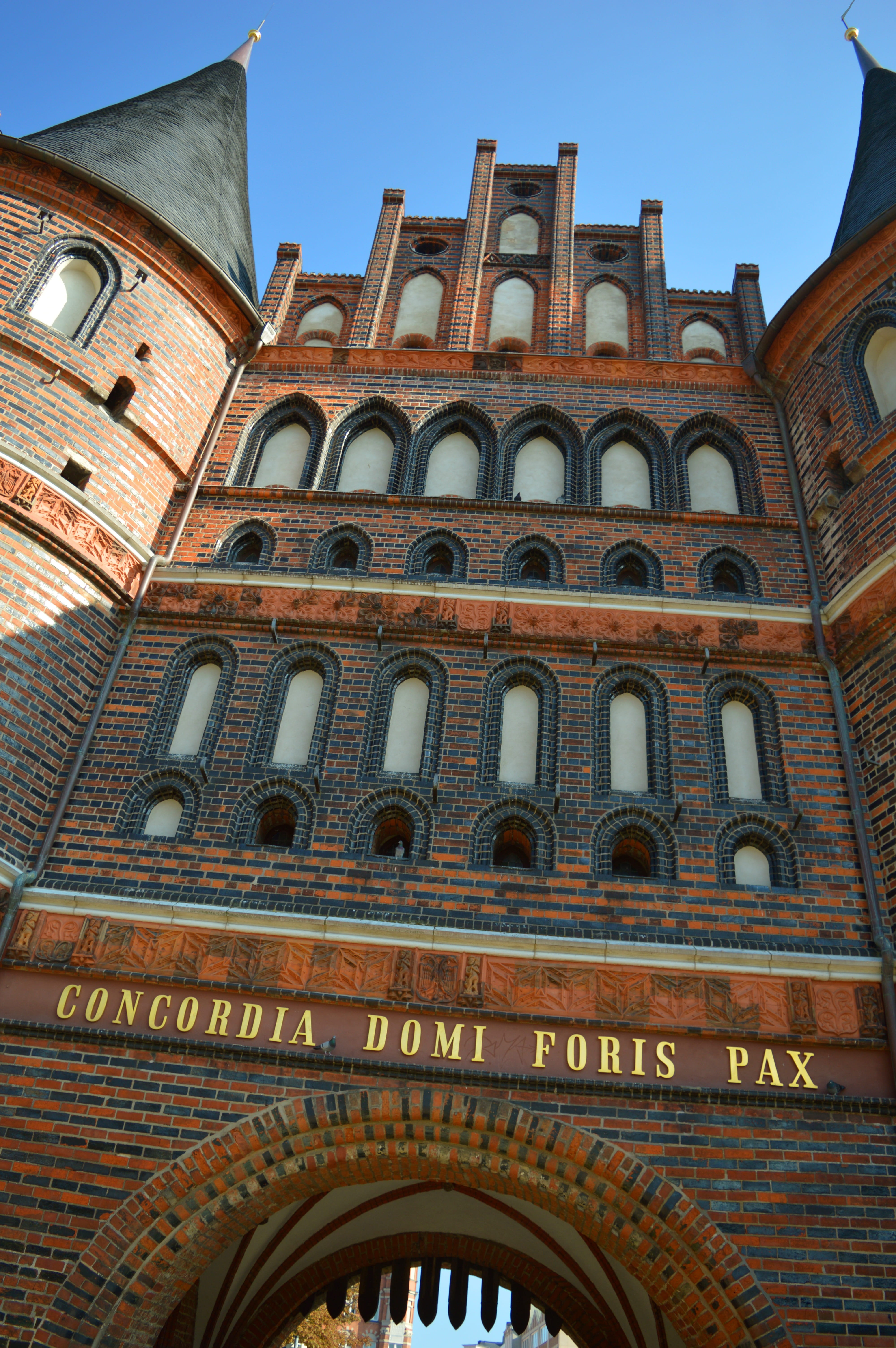 history, the past, places of interest, city, landmark, travel, low angle view, building, mecklenburg, outdoors, 5K, window, ornate, built structure, nature, Phone HD Wallpaper