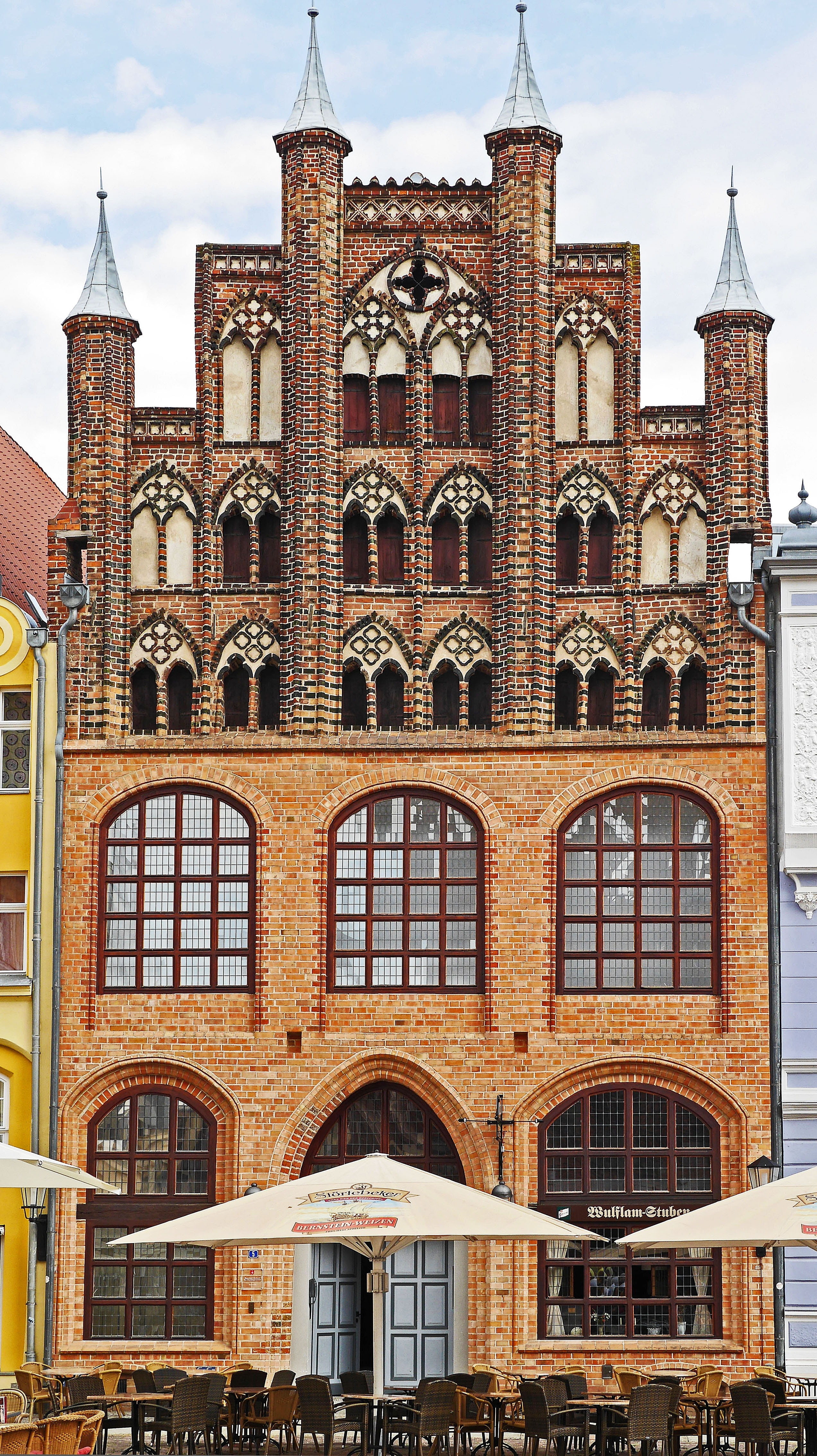 day, greifswald, sky, facade, hanseatic league, outside catering, artfully, built structure, history, outdoors, chairs, old town, arches, building exterior, Phone HD Wallpaper