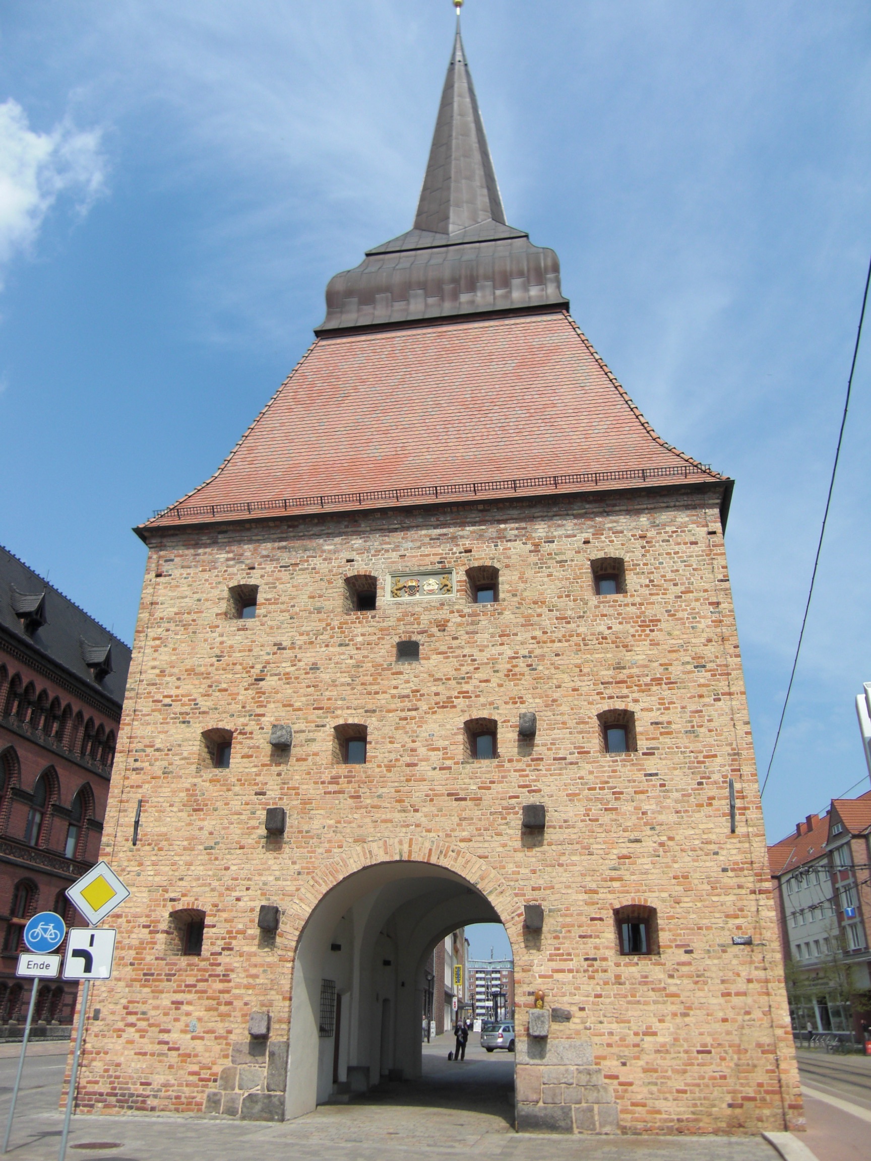 town fortifications, city, sky, stone gate, arch, no people, window, mecklenburg western pomerania, city wall, city gate, rostock, the past, historically, Phone HD Wallpaper