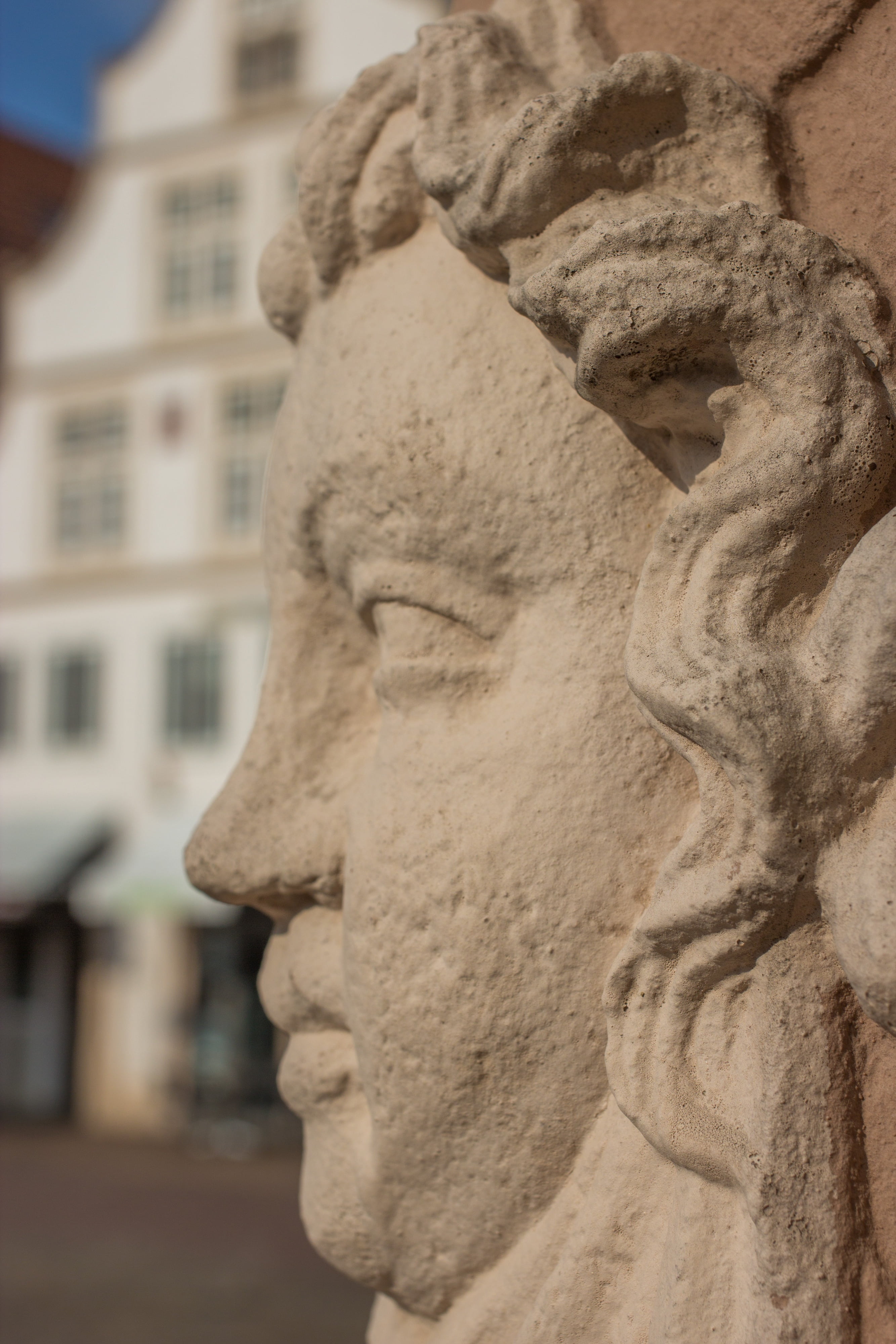 head, human representation, architecture, sculpture, solid, stonemasonry, statue, profile view, lemgo, built structure, female likeness, face, old building, Phone HD Wallpaper