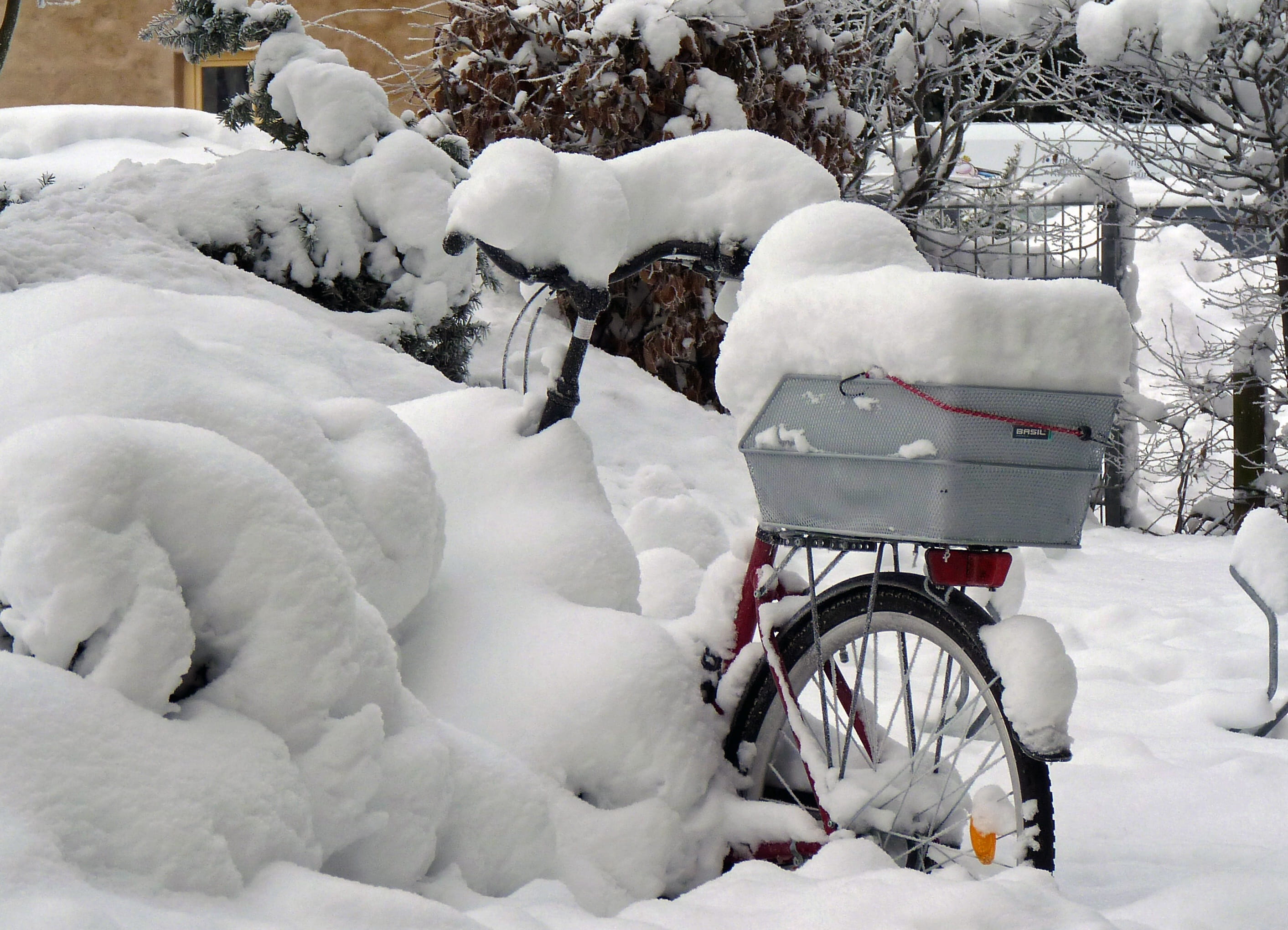 wheel, no people, field, cold temperature, extreme weather, winter, white color, deep snow, land, snowing, nature, bike, mode of transportation, stralsund, HD Wallpaper