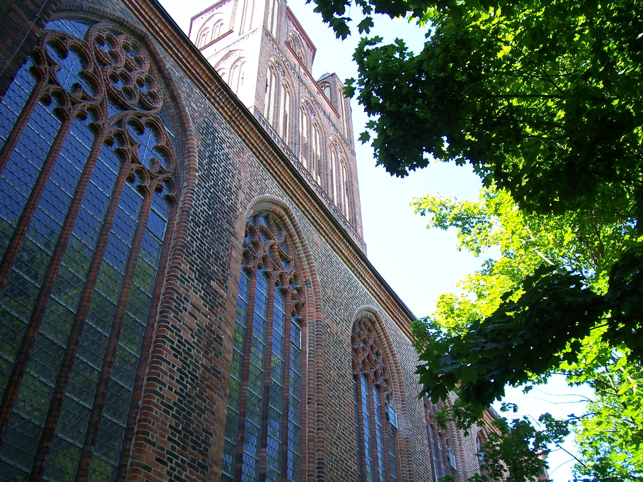 nature, tree, place of worship, monument, day, church, plant, stralsund, church window, spirituality, gothic, historically, history, sky, brick gothic, HD Wallpaper