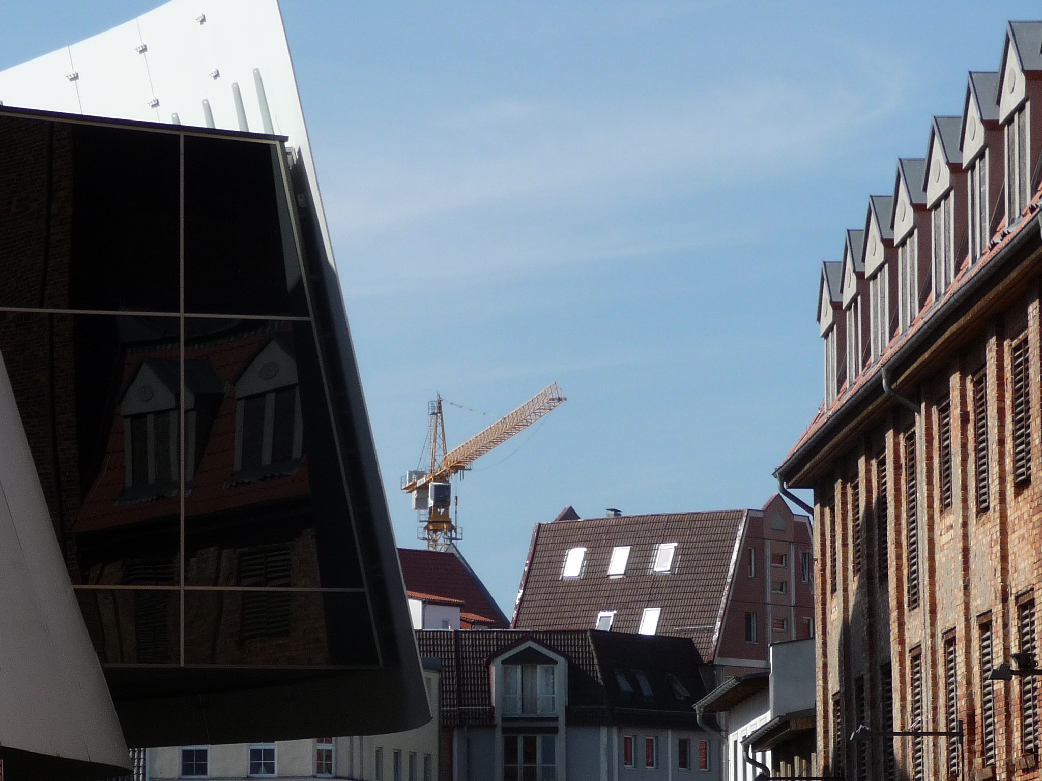 street, home, baltic sea, communication, roof, sky, stralsund, built structure, cloud - sky, crane, day, sunlight, architecture, 1080P, city, building exterior, HD Wallpaper