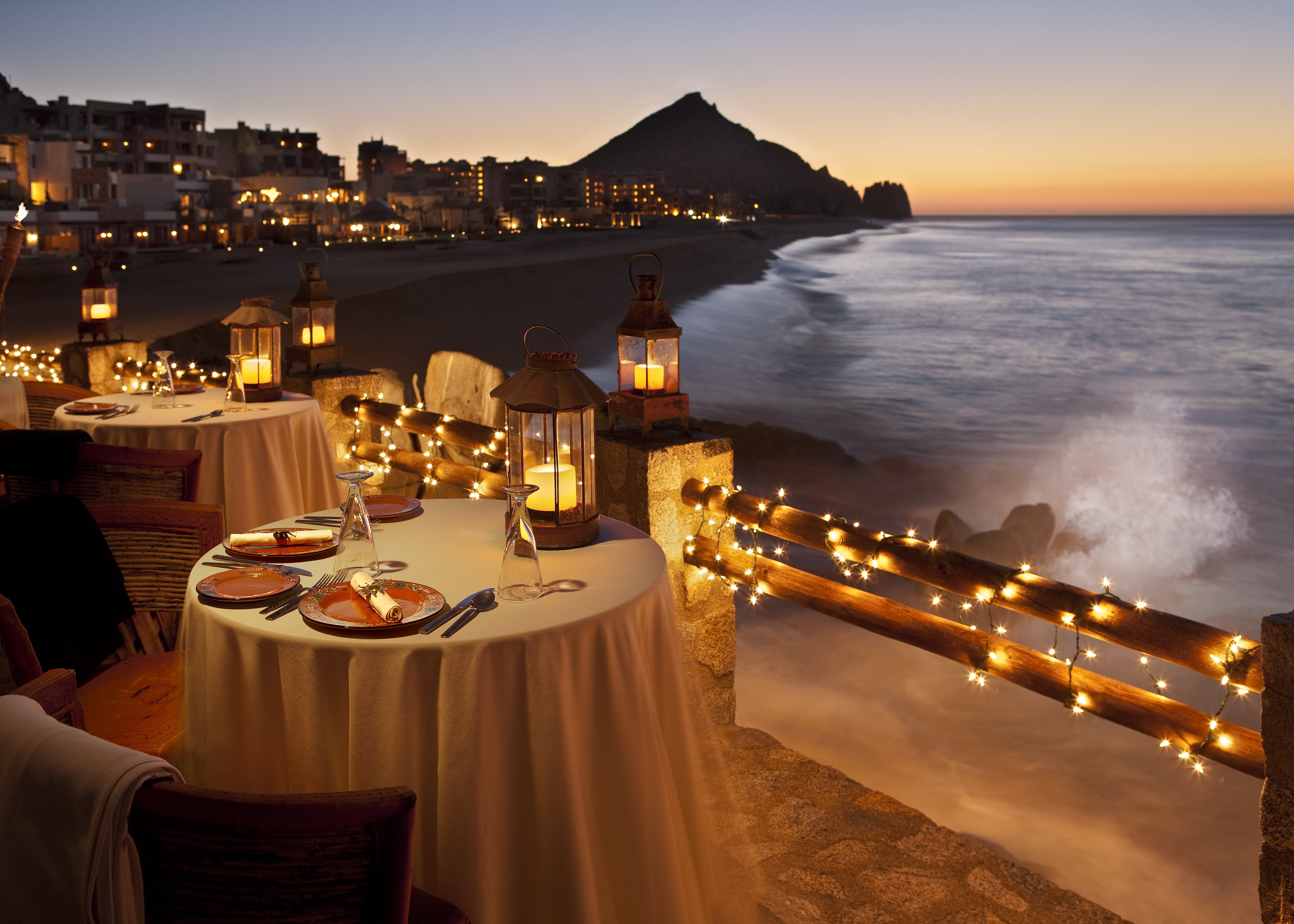 sunset, table, motion, building exterior, vacations, luxury, garland, nature, water, famous Place, horizon over water, outdoors, architecture, beauty in nature, HD Wallpaper