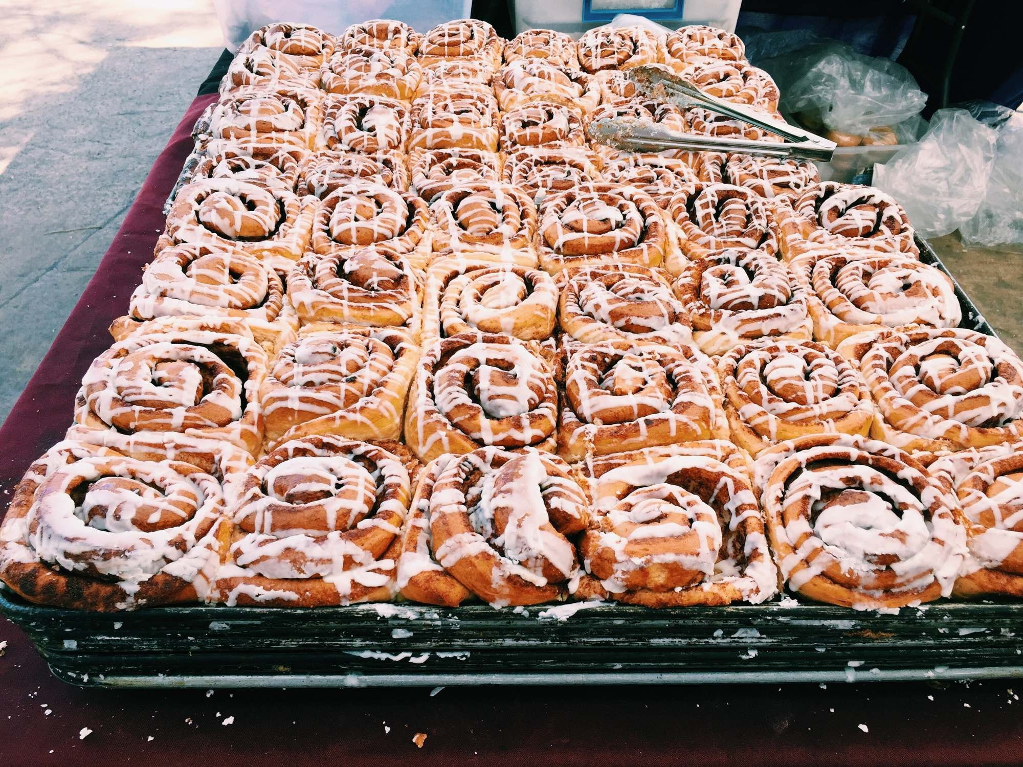 representation, cinnamon buns, maroon, sweet, sweet food, still life, baked, arrangement, ready-to-eat, baking, art and craft, day, tablecloth, tray, rolls, HD Wallpaper