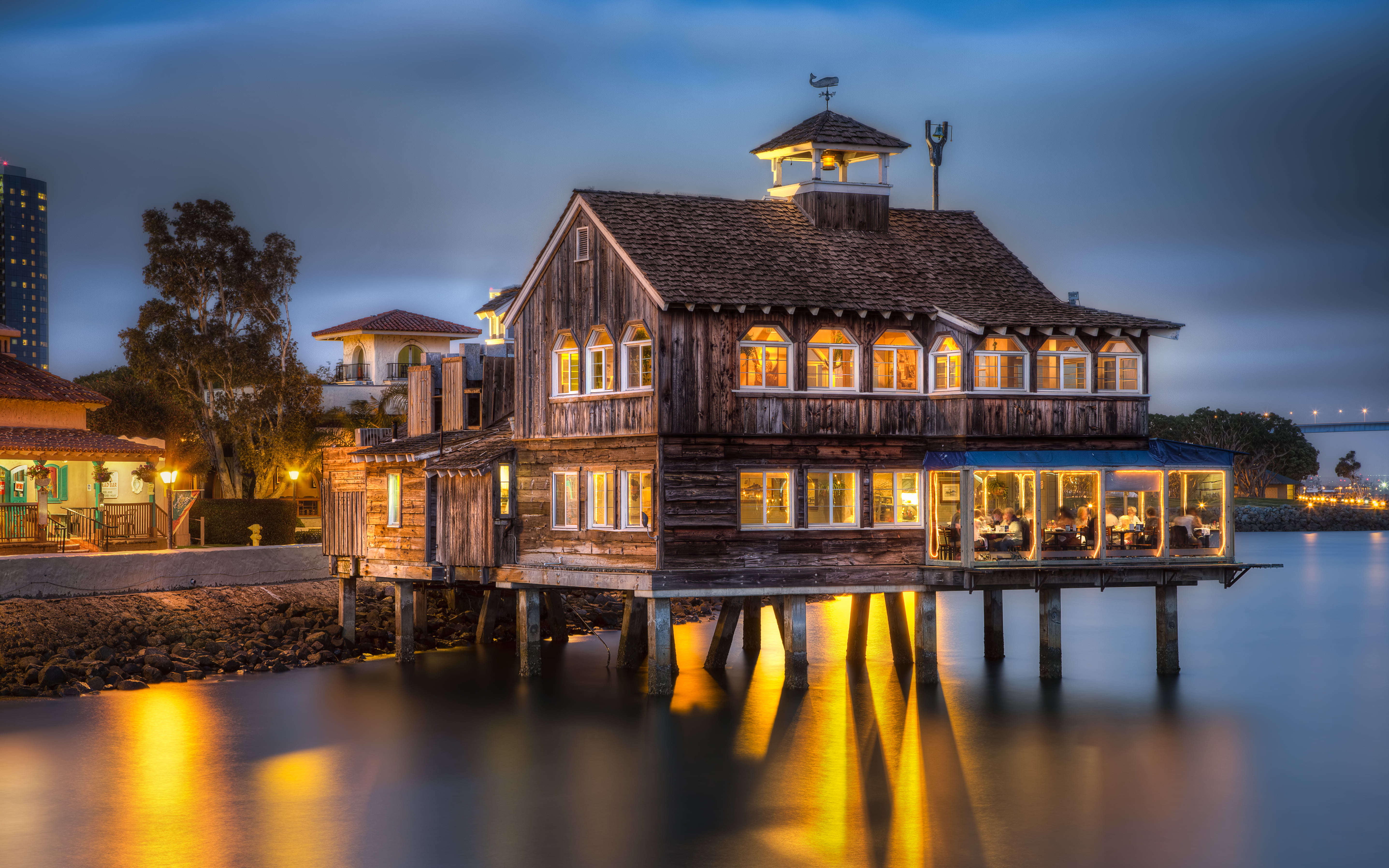 water, house, 5K, famous Place, Wood, Pier, mark 3, Blue Hour, Ocean, Elevated, Night  Lights, travel, Building, body of water, Dinner, reflection, illuminated, HD Wallpaper