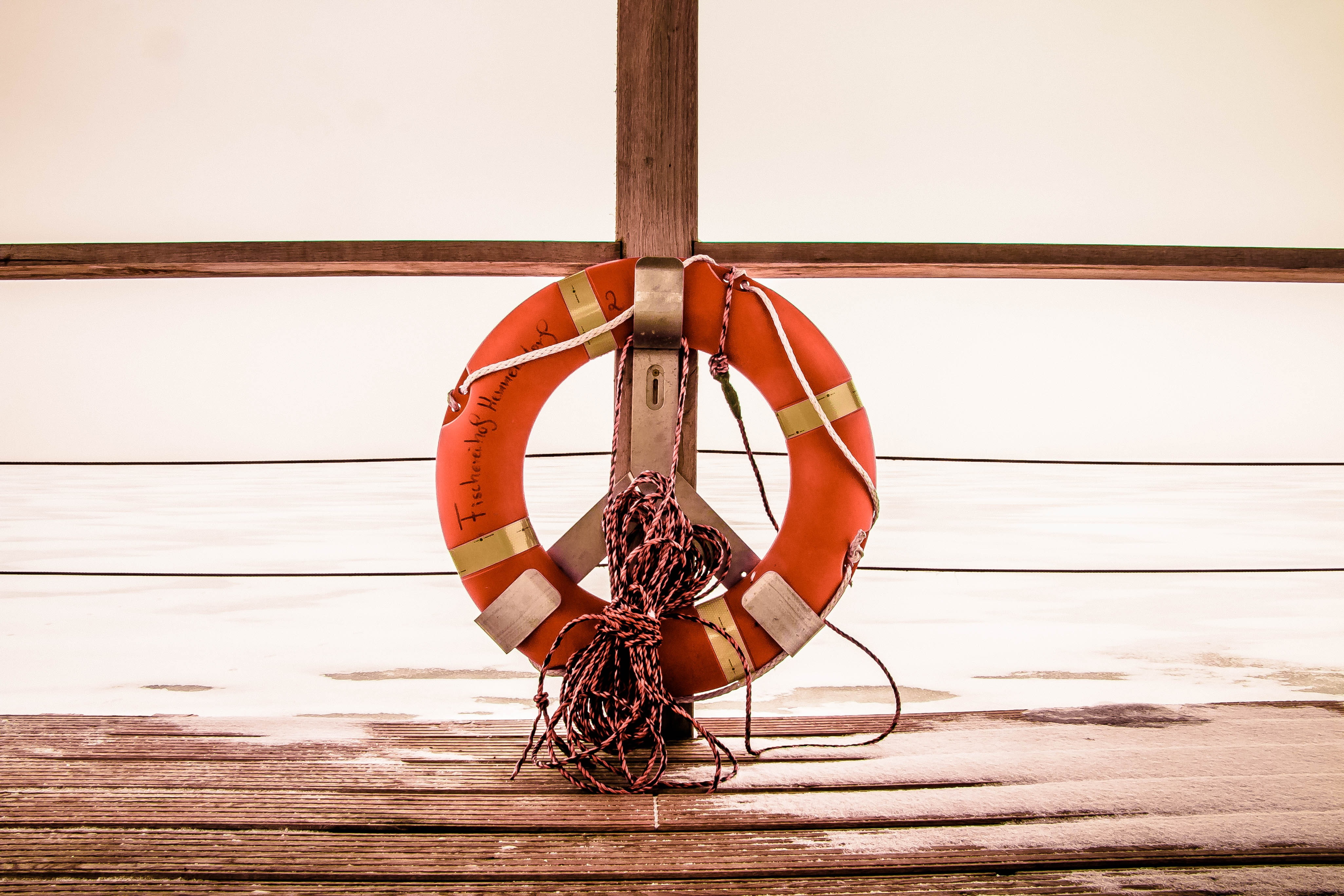 lifebelt, 4K, lifesaver, ring buoy, life donut, sea, lifebuoy, water, ocean, life preserver, lifering, HD Wallpaper