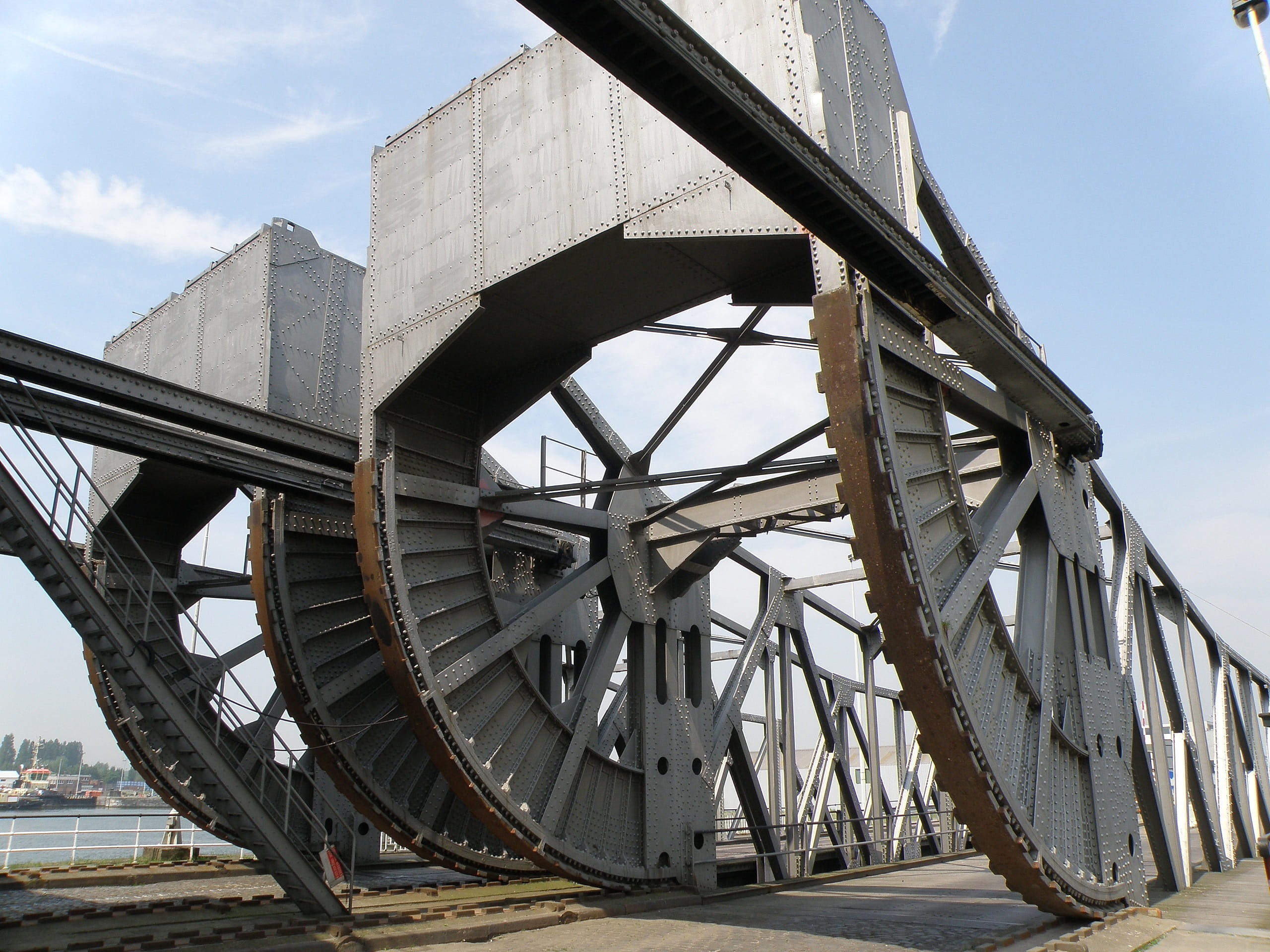 architecture, metal, crossing, wheel, Antwerpen, no people, day, steel, nature, cloud - sky, rusty, low angle view, oil industry, 2K, connection, mexicobrug, HD Wallpaper