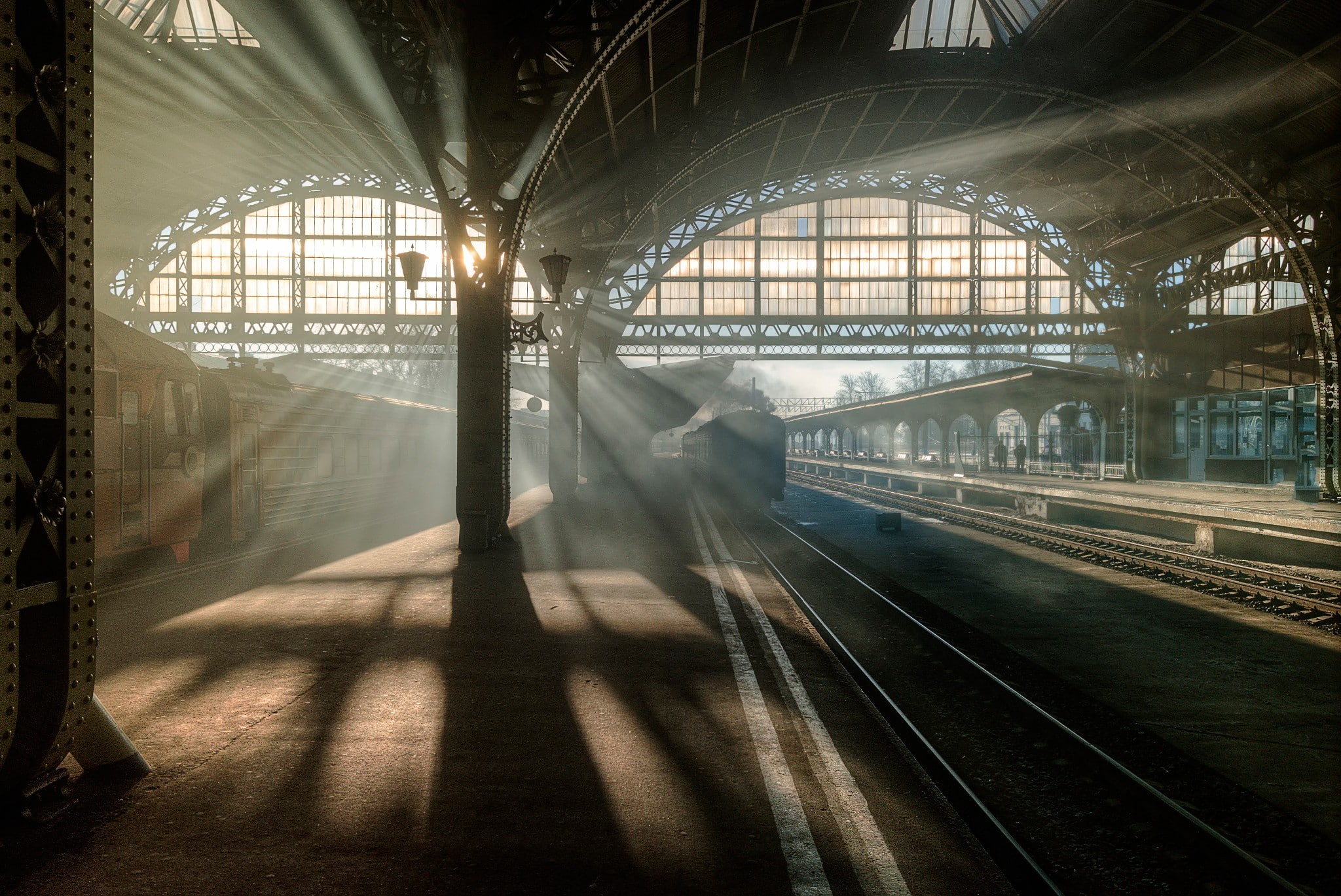train station, architecture, sunlight, Russia, railway, lines, train, sun rays, arch, silhouette, St. Petersburg, pillar, shadow, 1080P, HD Wallpaper