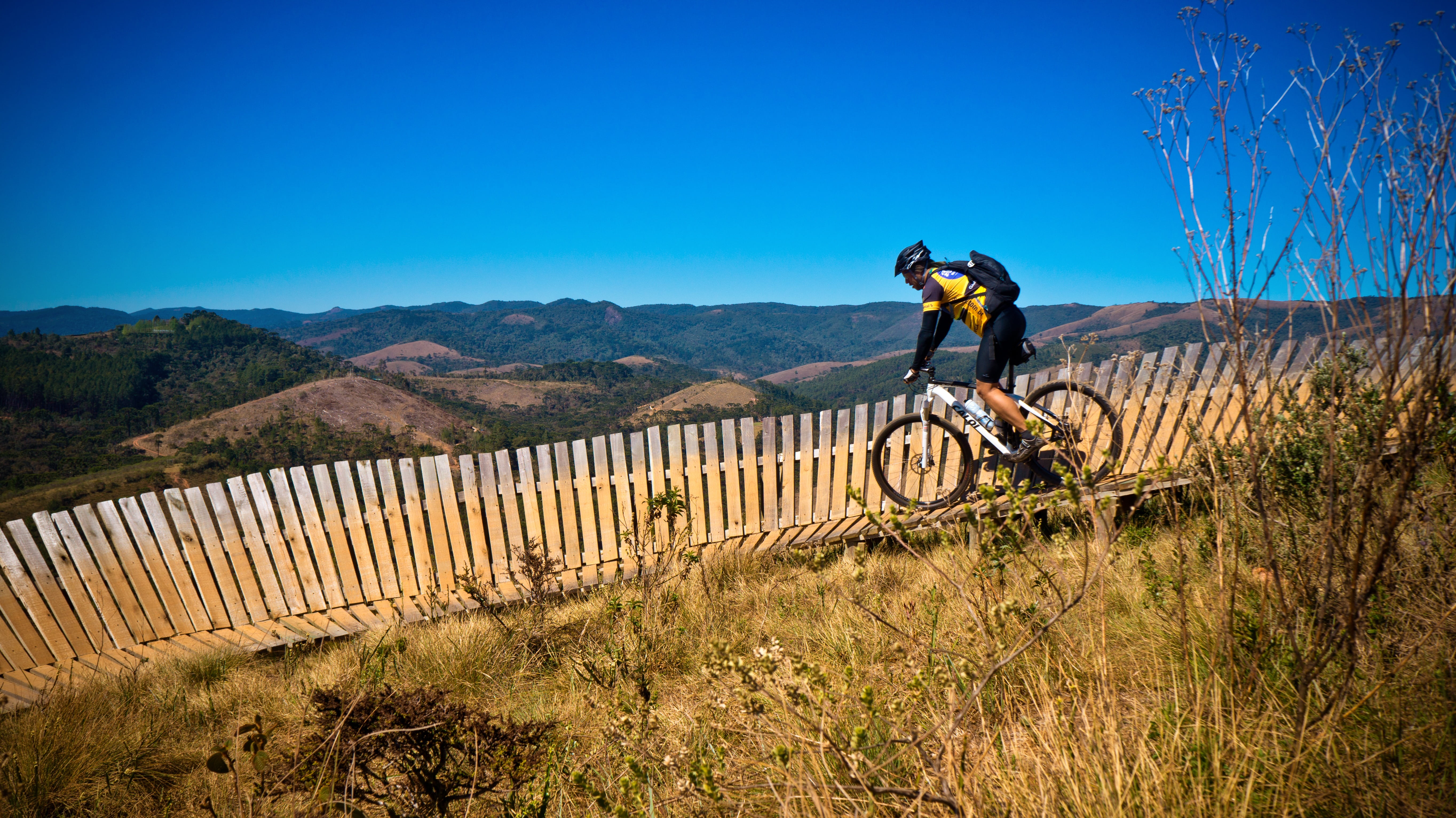 mountain range, men, mountain bike, adrenaline, curve, day, holidays, trip, leisure, land, helmet, mantiqueira, visual, cycling, singletrack, campos do jordão, HD Wallpaper