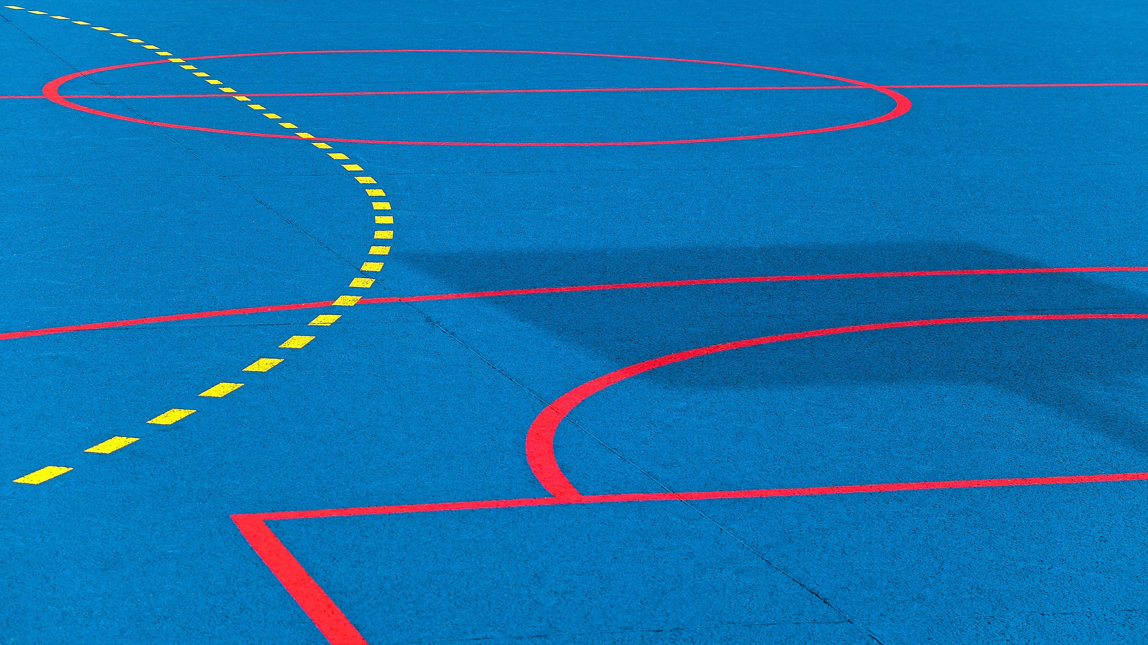 nature, direction, full frame, 4K, day, basketball - sport, art and craft, sport field, blue, absence, close-up, no people, high angle view, track and field, HD Wallpaper