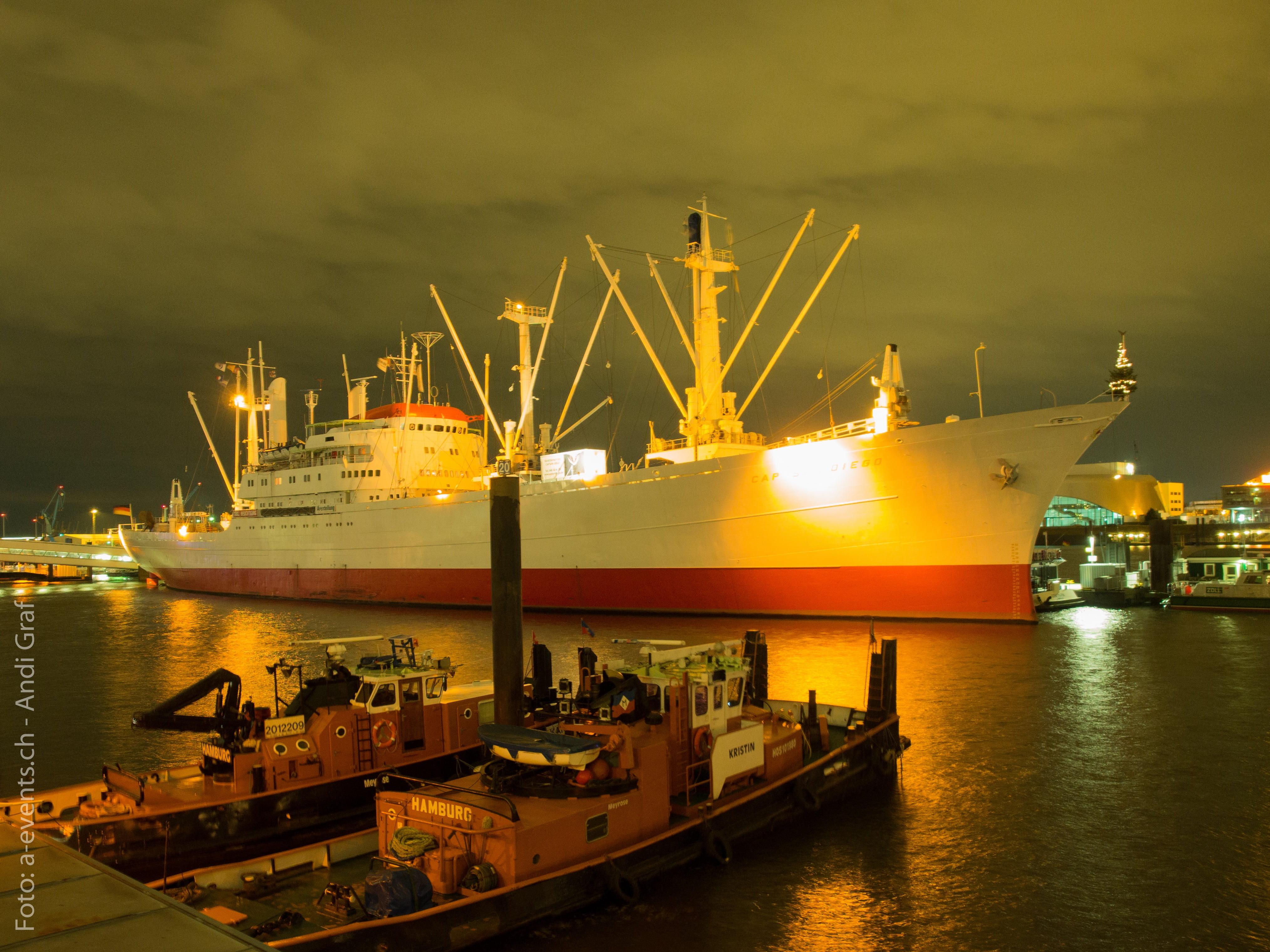 4K, no people, museum, water, shipyard, sea, industry, sky, postkartenmotiv, container, nautical vessel, business, freighter, crane - construction machinery, HD Wallpaper