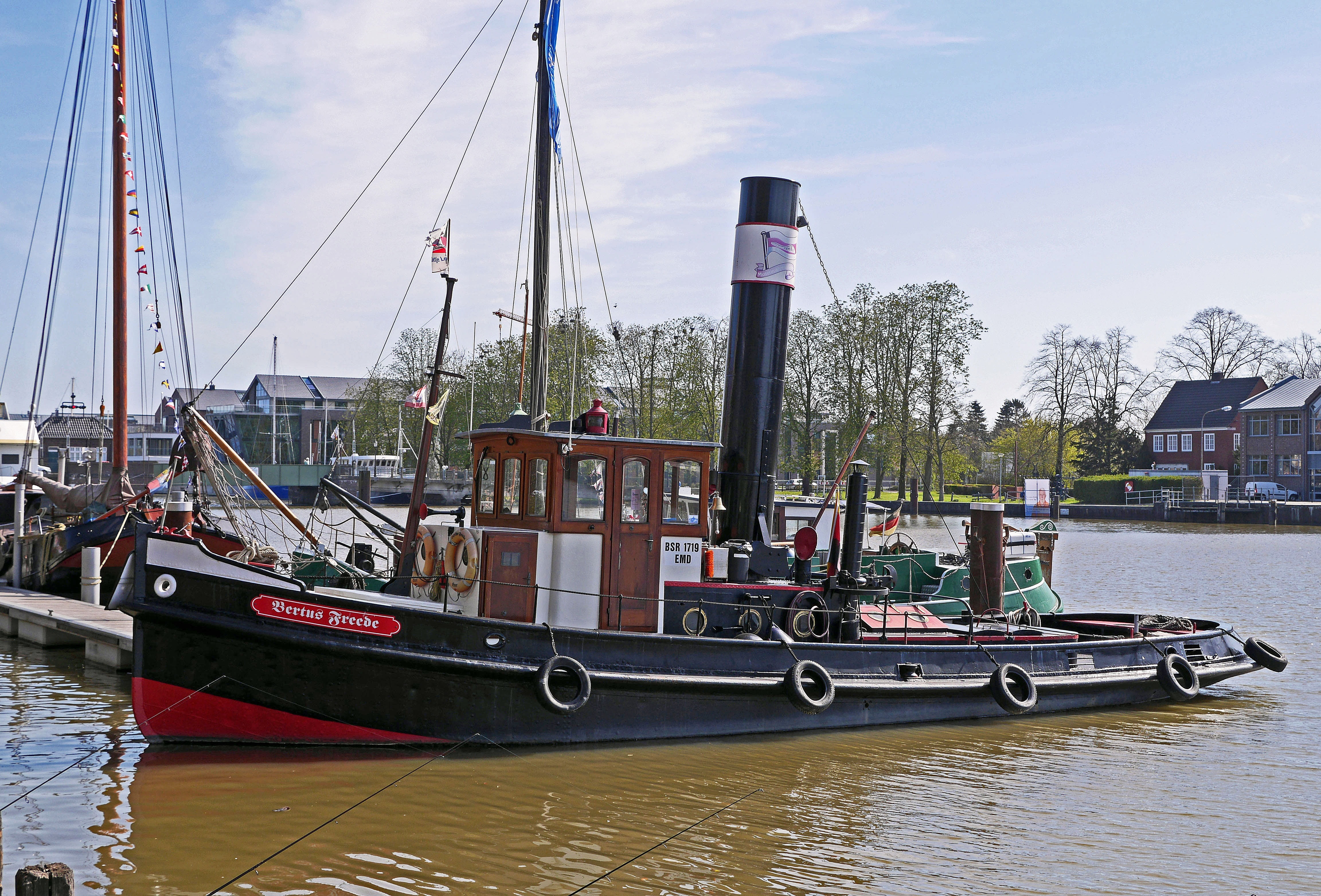 built structure, historically, museum ship, architecture, sky, east frisia, bugsier steamer, building exterior, harbor, canal, moored, outdoors, sailboat, HD Wallpaper