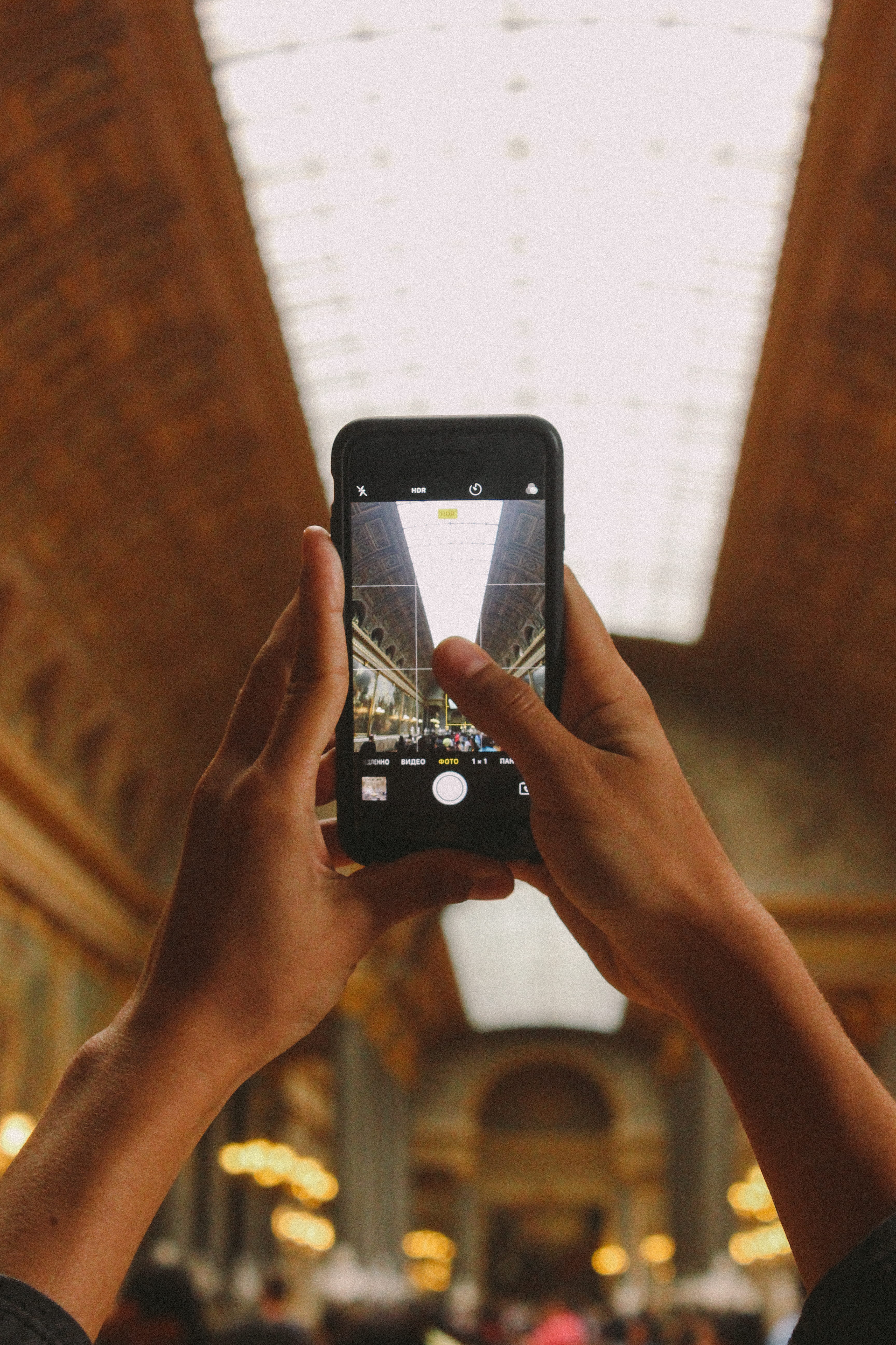 smart phone, activity, photo, versailles, photo messaging, connection, symmetry, wireless technology, the palace of versailles, finger, photography themes, Phone HD Wallpaper