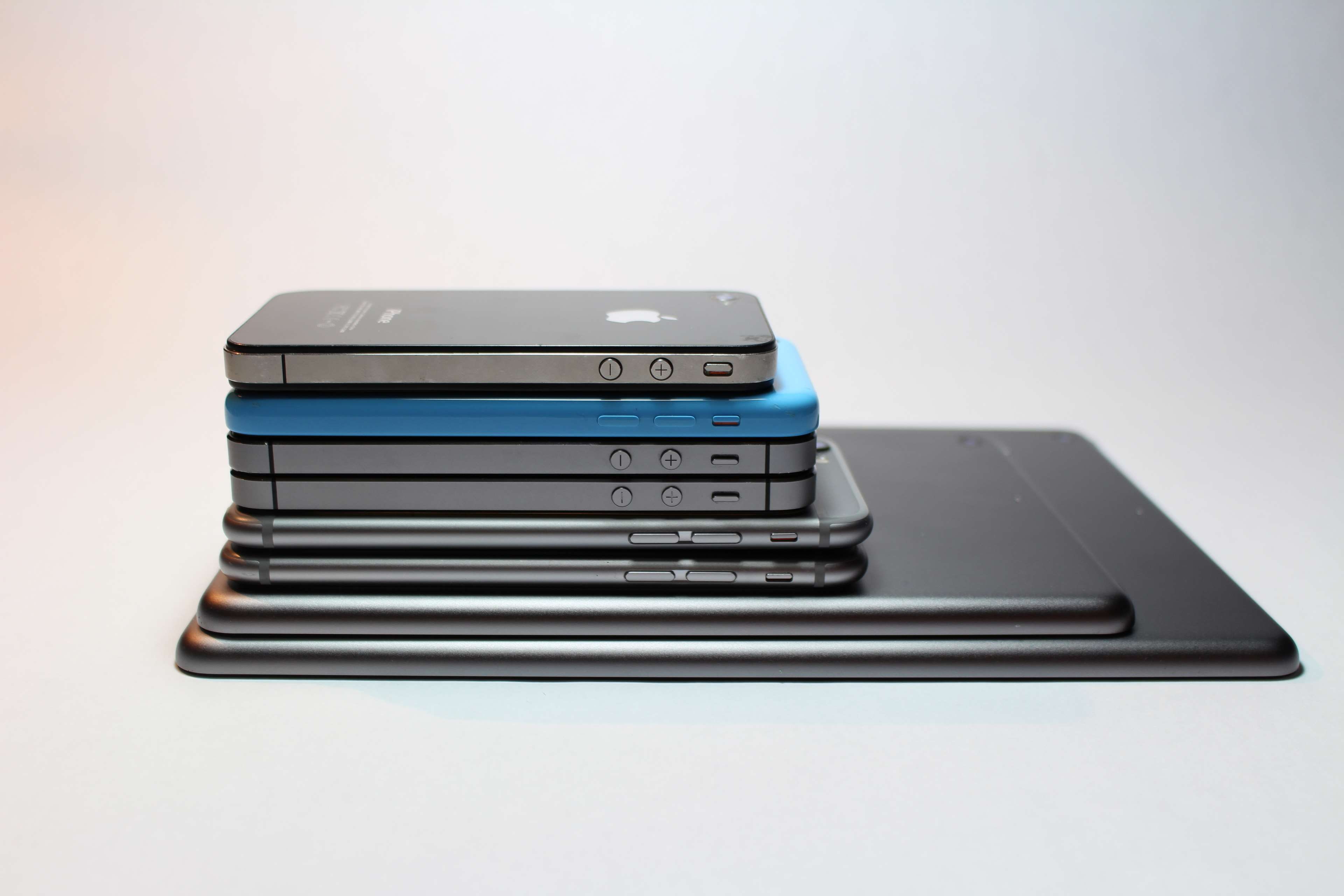 wireless technology, modern, no people, mobile phone, connection, close-up, apple devices, cellphone, still life, portability, smart phone, iphone 5s, 4K, HD Wallpaper