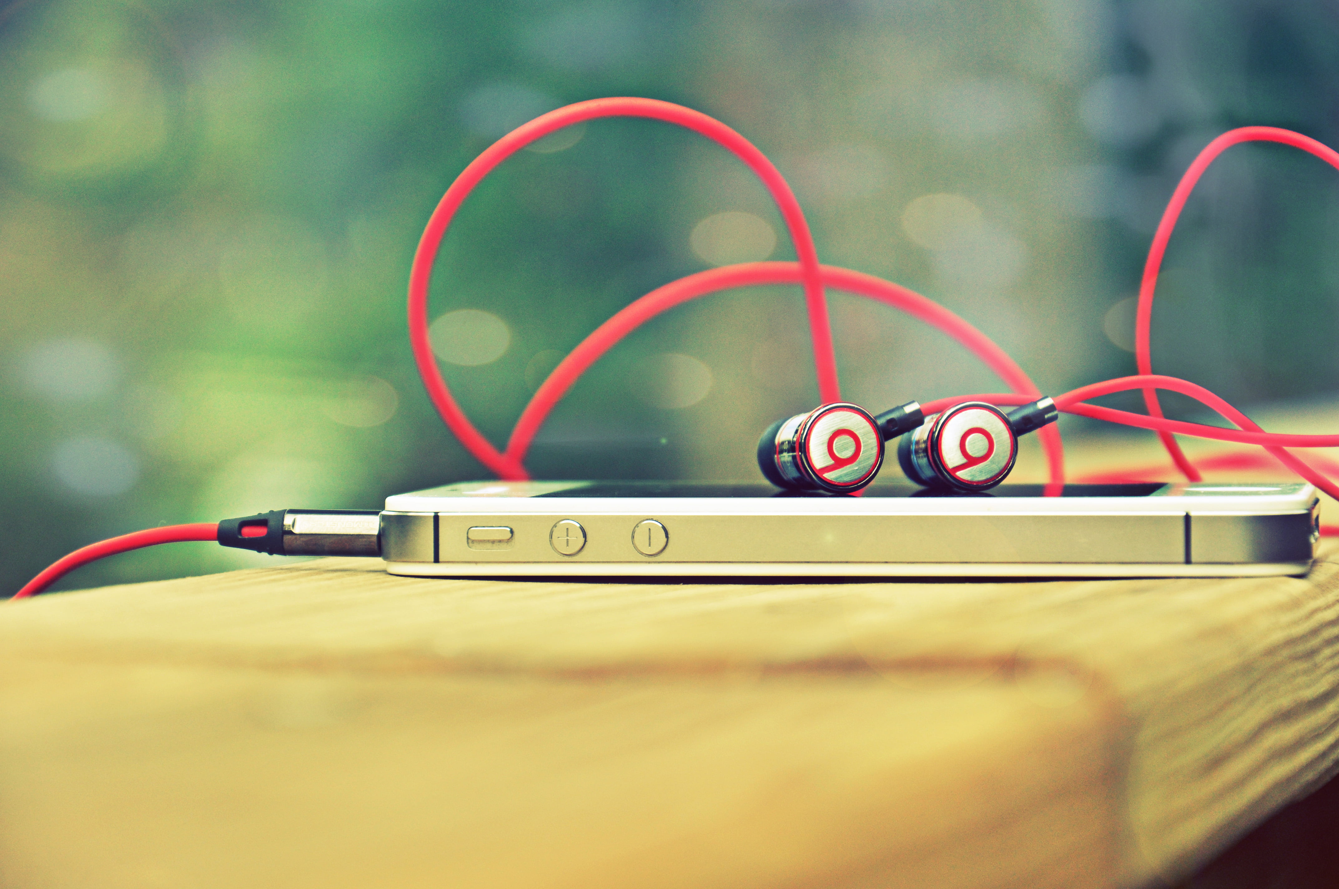 arts culture and entertainment, stereo, close-up, selective focus, outdoors, beats, dre, technology, cable, computer network, sound, music, cannalbuds, HD Wallpaper