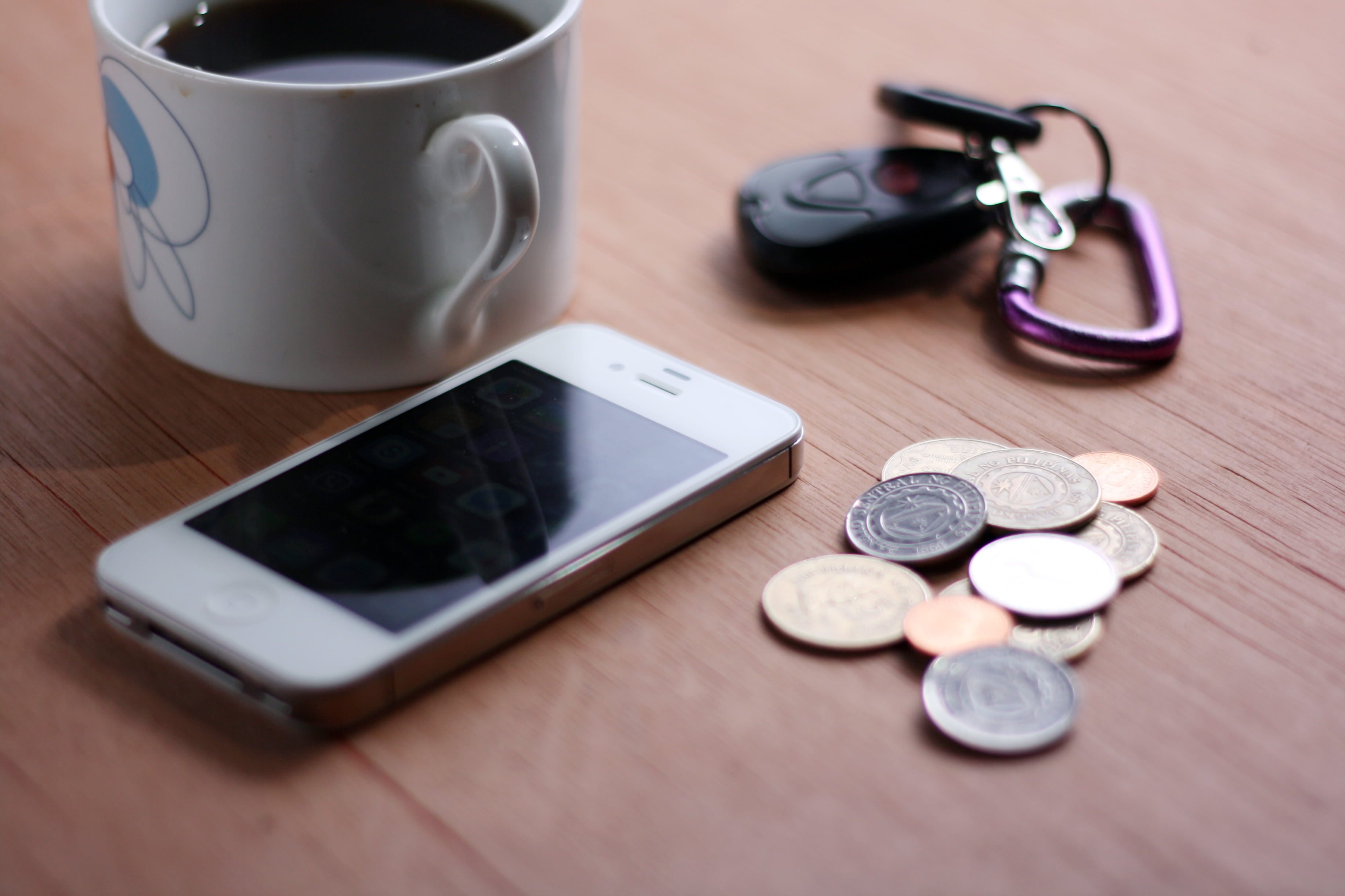 food and drink, keys, still, mobile phone, filled, connection, indoors, coffee - drink, no people, digital tablet, finance, wireless technology, smart phone, HD Wallpaper