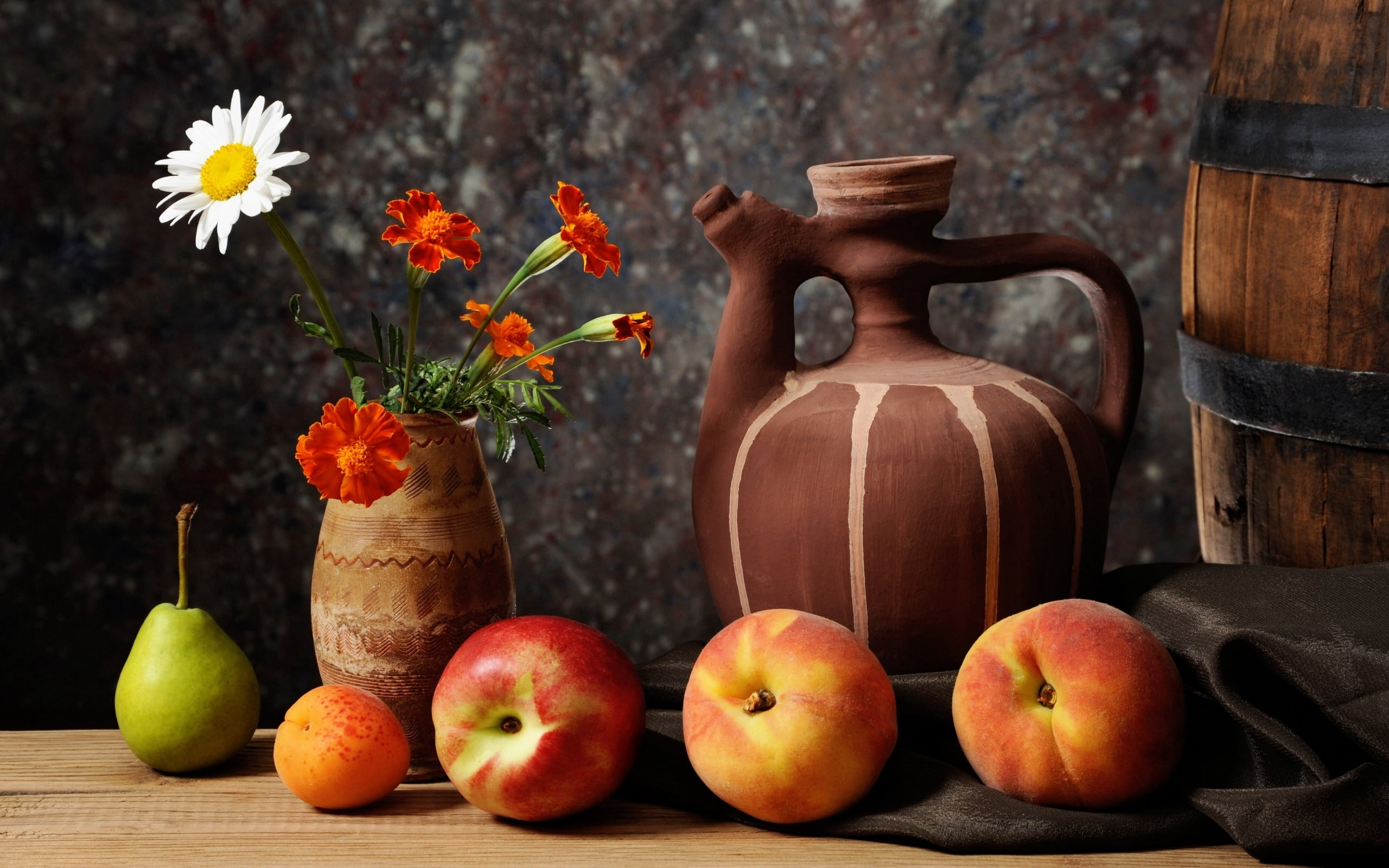 backgrounds, fruits, wood - Material, pear, close-up, vegetable, indoors, organic, vegetarian Food, flowering plant, red, ripe, table, apple - Fruit, grape, HD Wallpaper