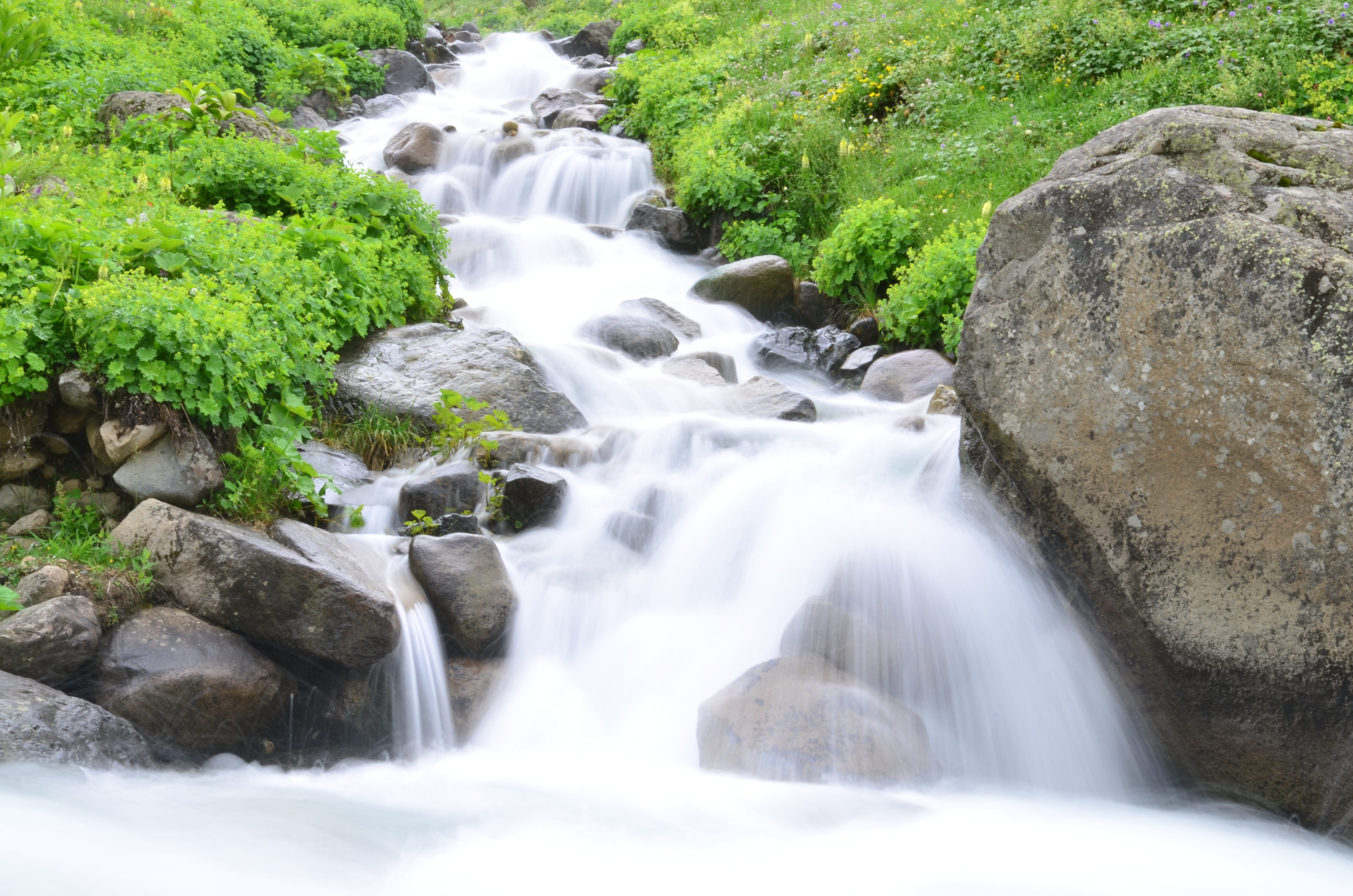 Black Sea, power in nature, rock - object, waterfall, mountains, kaçkars, current season, village landscape, green field, grassland, forest, clouds, natural turkey, HD Wallpaper