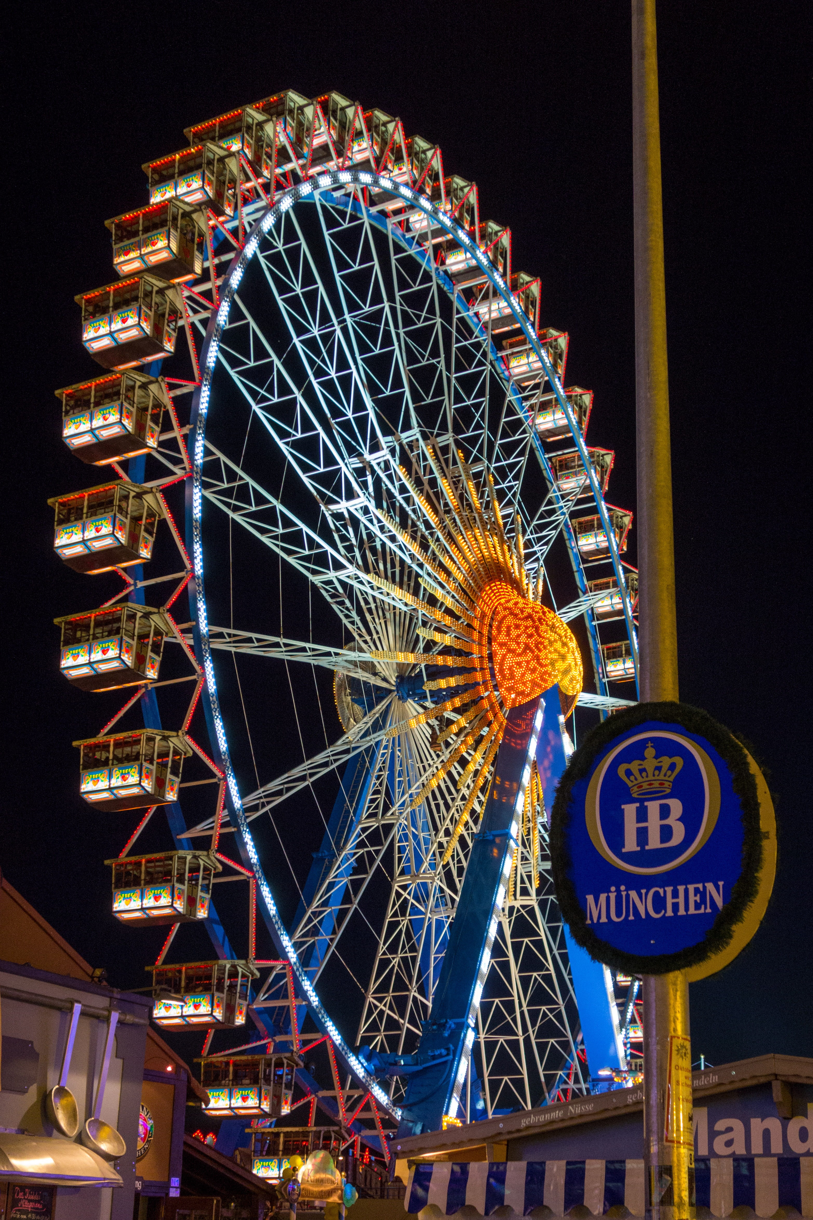 low angle view, large, spinning, carnies, munich, 4K, geometric shape, nature, night, ride, shape, september, amusement park, circle, built structure, Phone HD Wallpaper