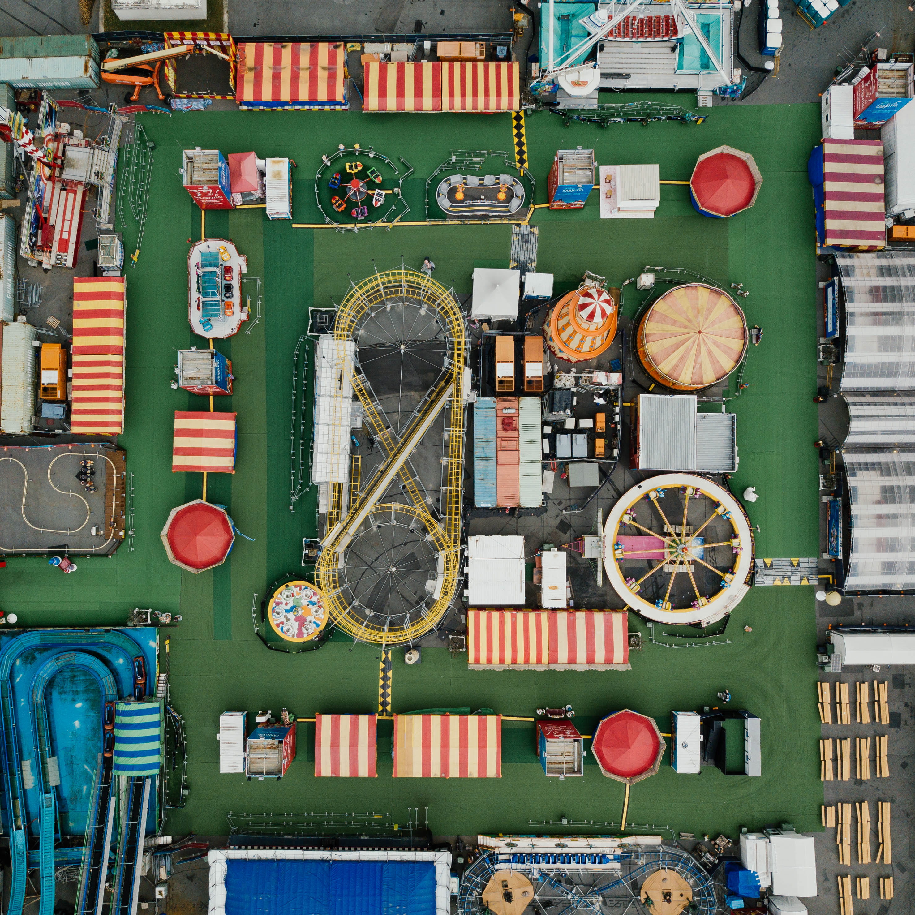 electronics industry, gauge, complexity, mode of transportation, aerial, circle, equipment, fair, circus, technology, close-up, industry, geometric shape, Phone HD Wallpaper