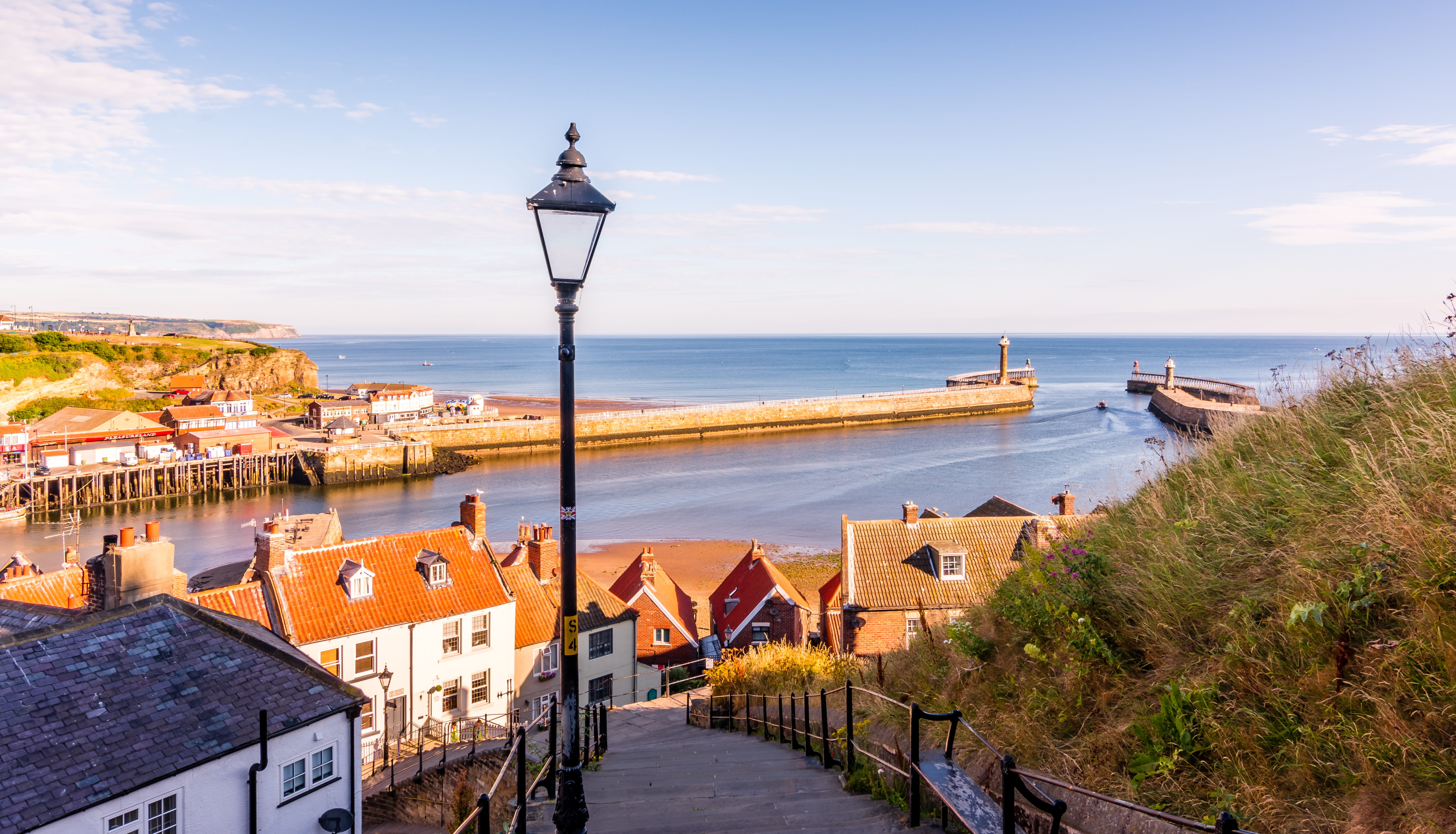lighting equipment, harbour, england, architecture, horizon over water, quaint, lamp, no people, travel, travel destinations, city, harbour entrance, historic, HD Wallpaper