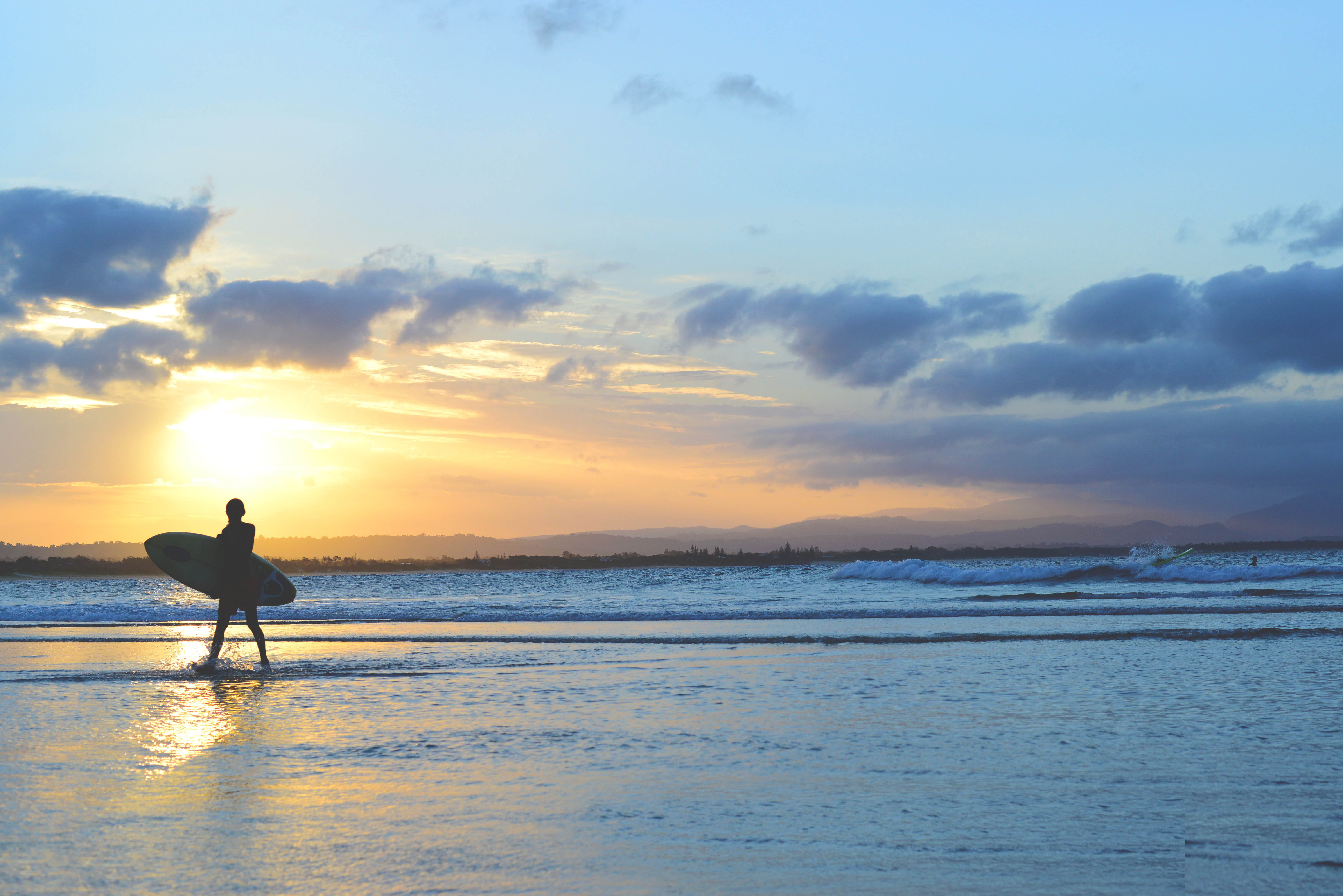 5K, water, leisure activity, land, idyllic, beach, surfing, tranquility, sand, ocean, horizon over water, real people, cloud - sky, lifestyles, australia, HD Wallpaper